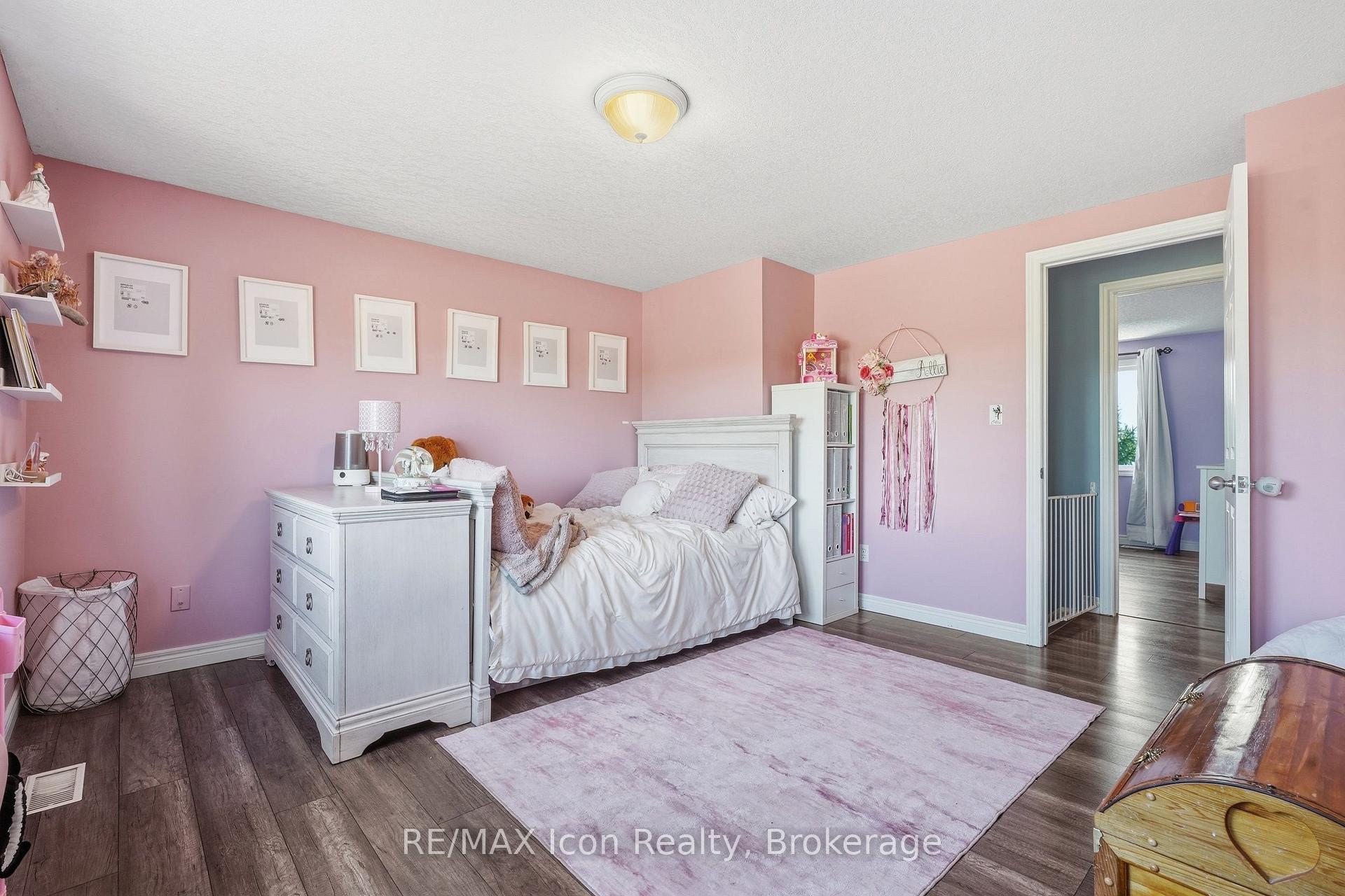 Photo 18 of 43 Moffatt Lane, Guelph, Clairfields/Hanlon Business Park — HOMEH