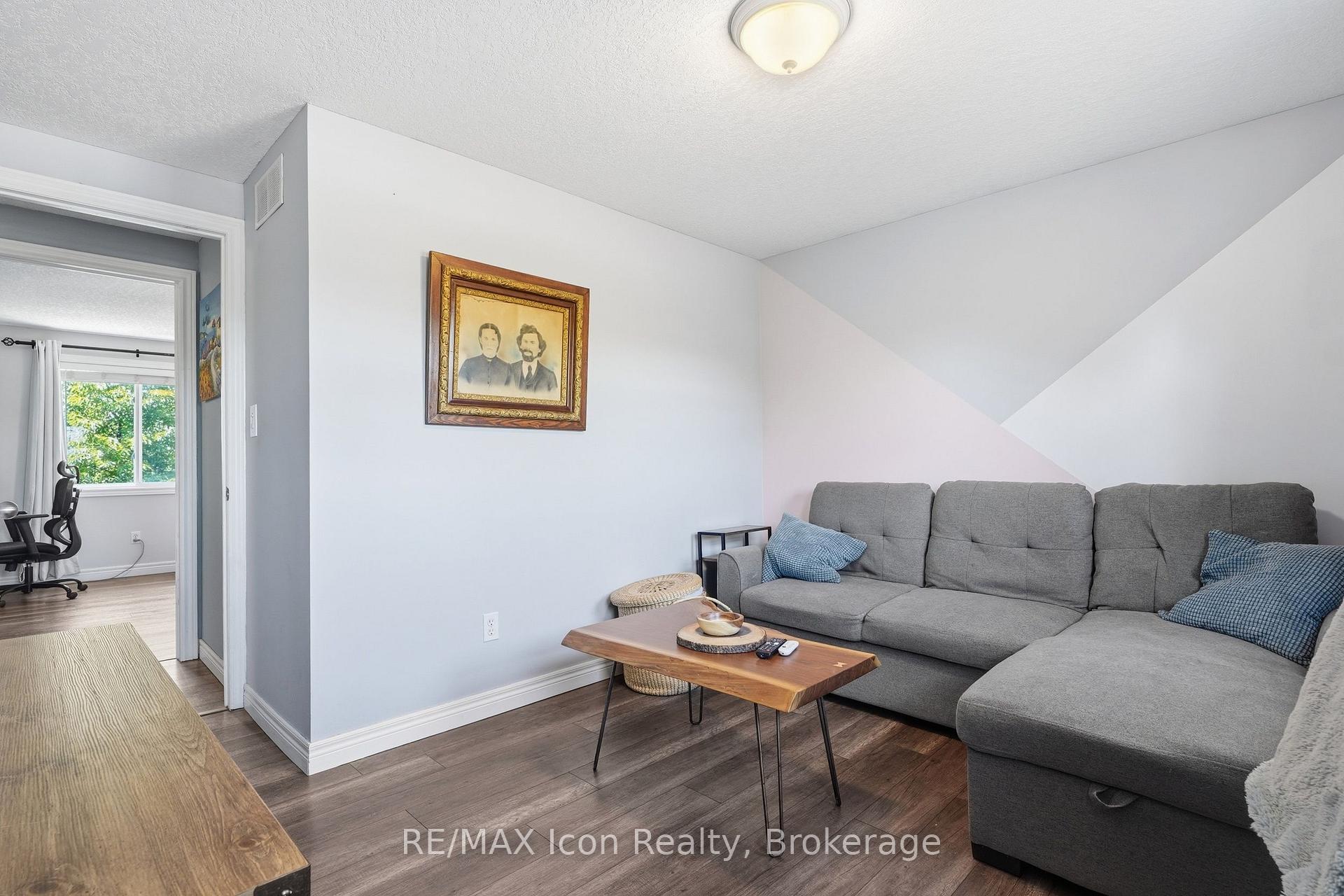 Photo 22 of 43 Moffatt Lane, Guelph, Clairfields/Hanlon Business Park — HOMEH