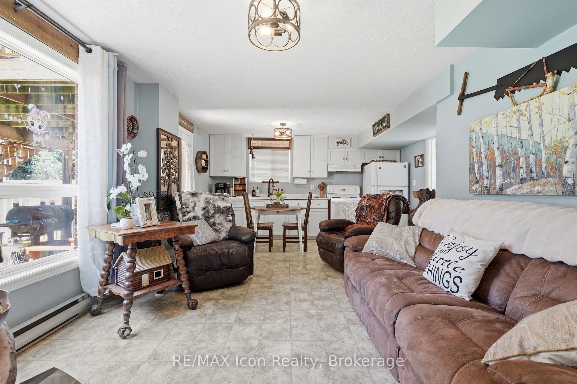 Photo 26 of 43 Moffatt Lane, Guelph, Clairfields/Hanlon Business Park — HOMEH