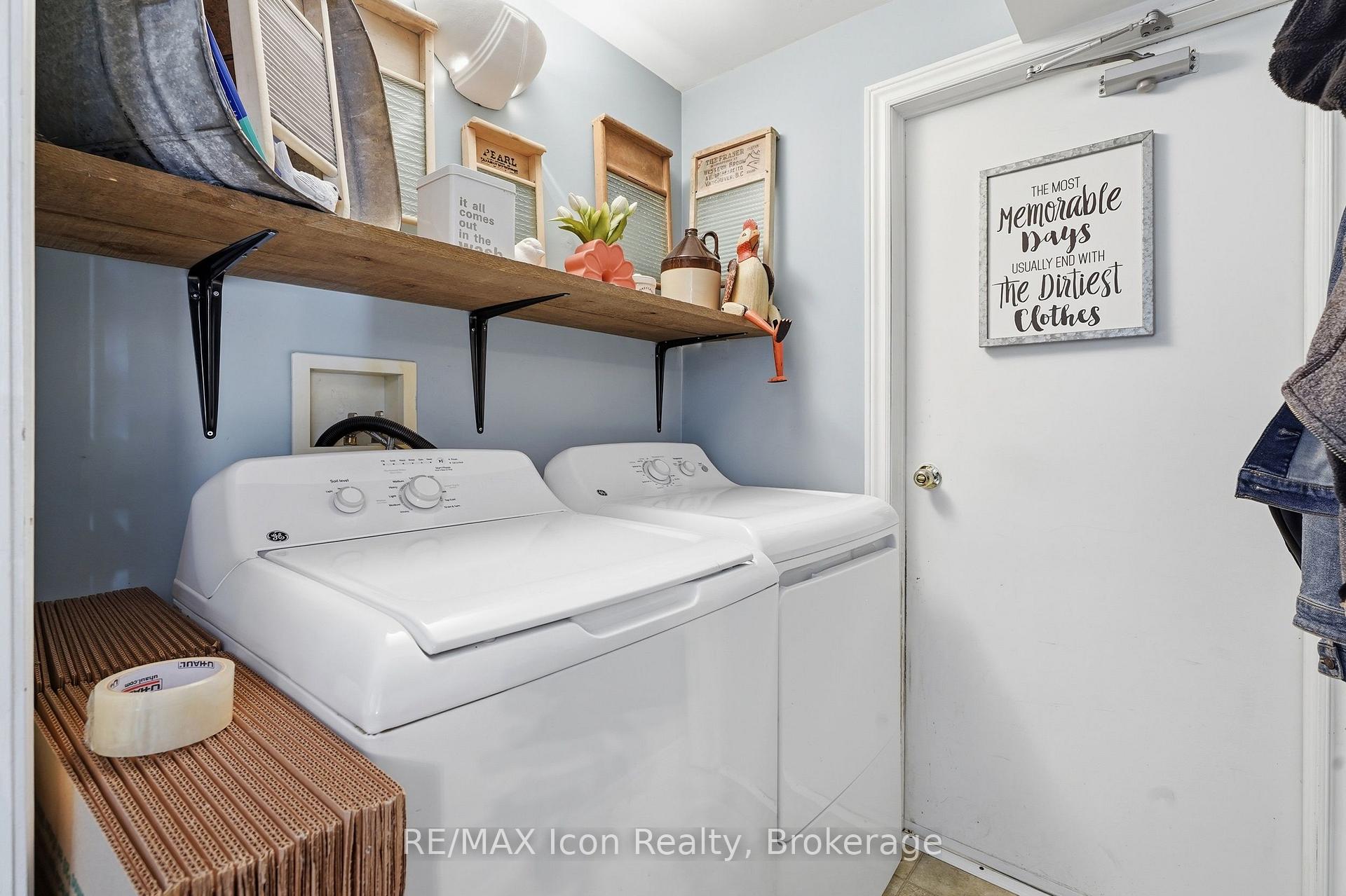 Photo 33 of 43 Moffatt Lane, Guelph, Clairfields/Hanlon Business Park — HOMEH