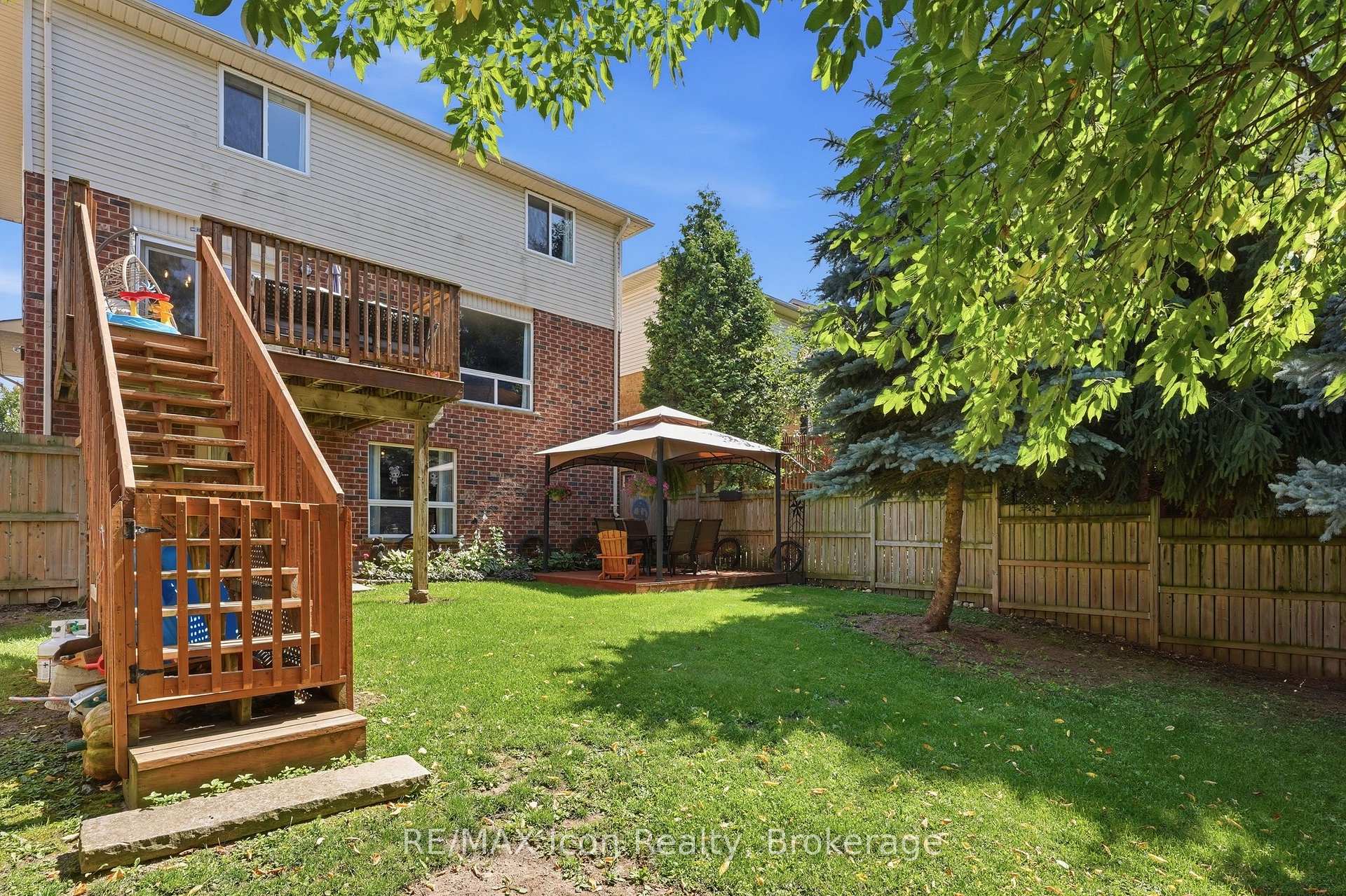 Photo 35 of 43 Moffatt Lane, Guelph, Clairfields/Hanlon Business Park — HOMEH