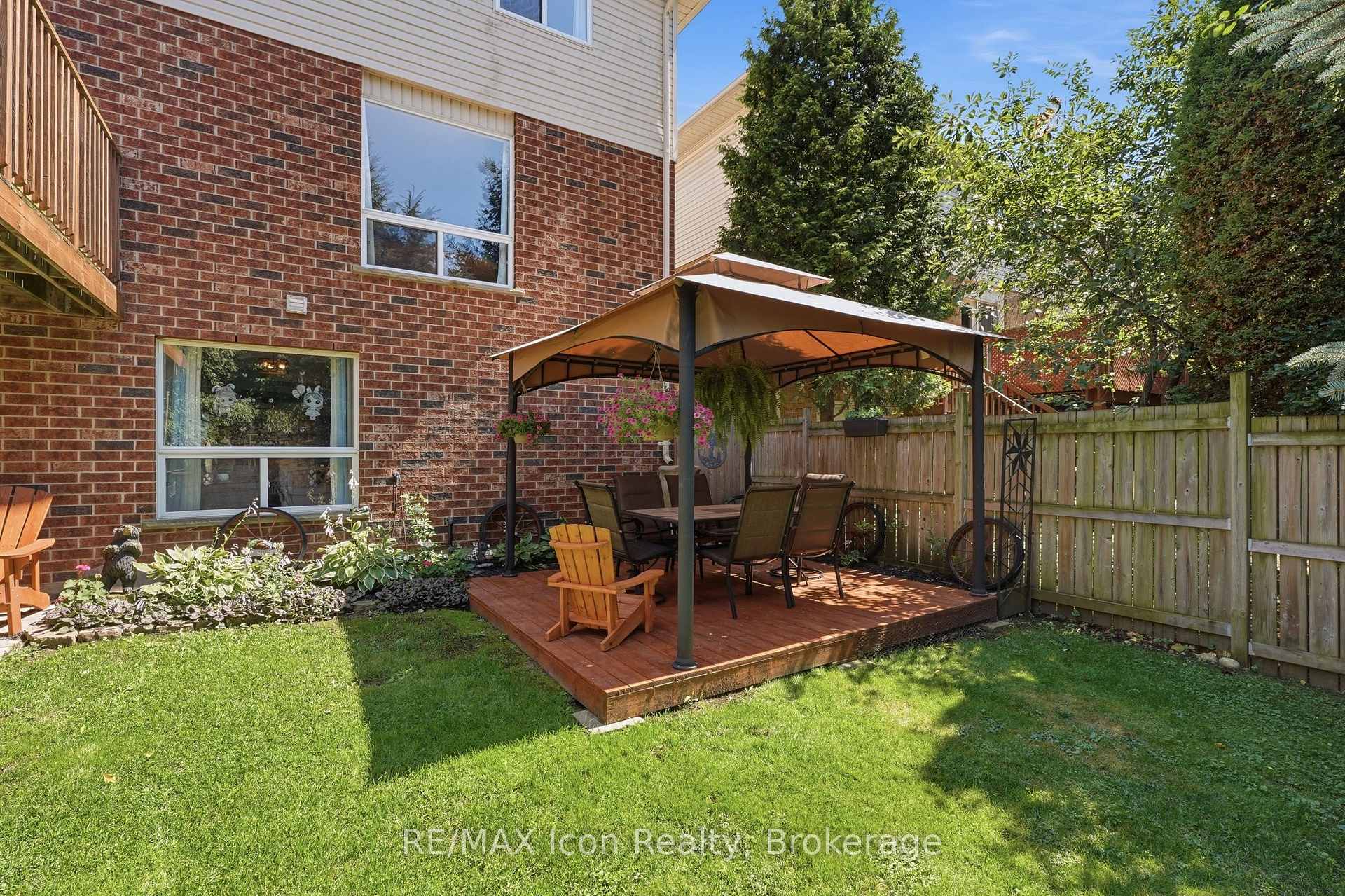 Photo 36 of 43 Moffatt Lane, Guelph, Clairfields/Hanlon Business Park — HOMEH