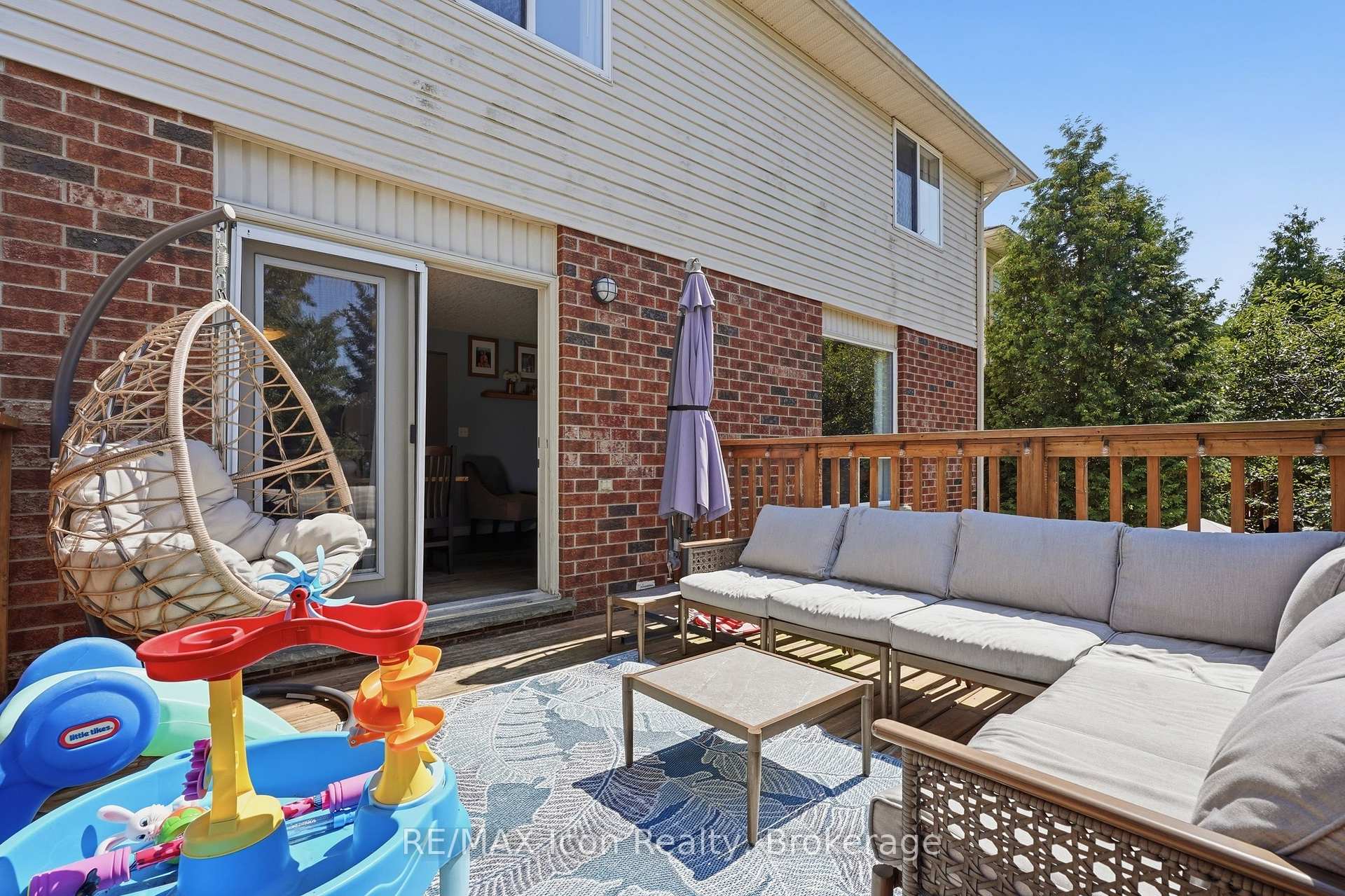 Photo 39 of 43 Moffatt Lane, Guelph, Clairfields/Hanlon Business Park — HOMEH