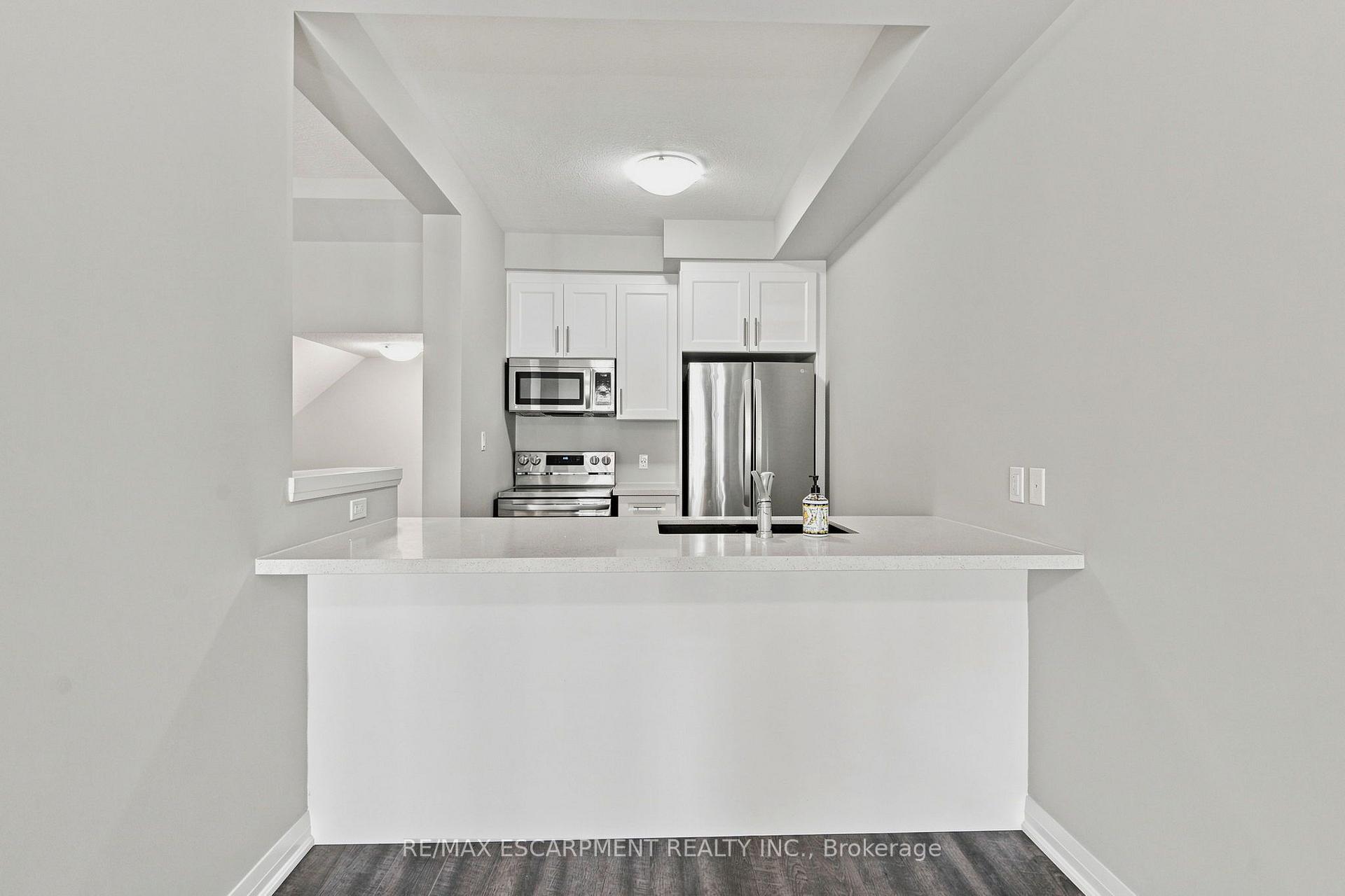 Photo 10 of 13 Aqua Lane, Hamilton, Rural Glanbrook — HOMEH