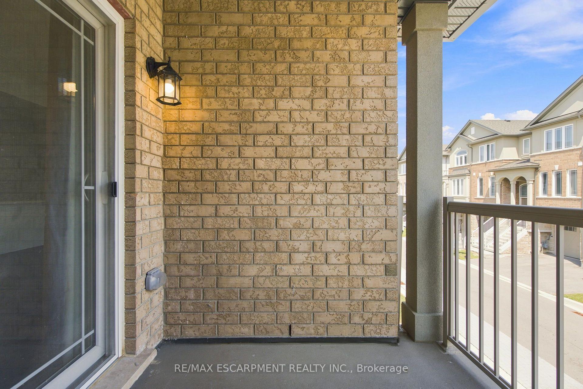 Photo 16 of 13 Aqua Lane, Hamilton, Rural Glanbrook — HOMEH