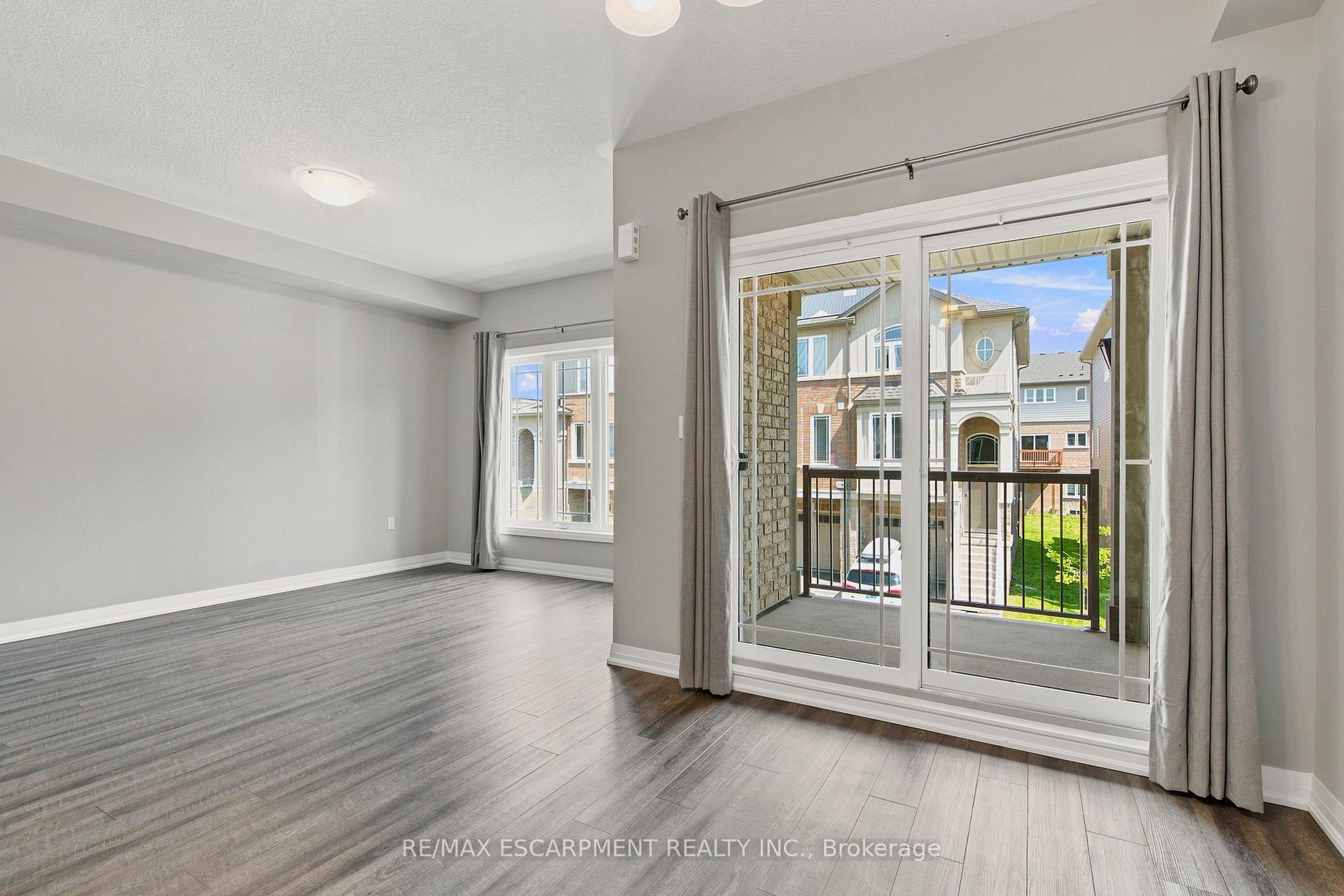 Photo 21 of 13 Aqua Lane, Hamilton, Rural Glanbrook — HOMEH
