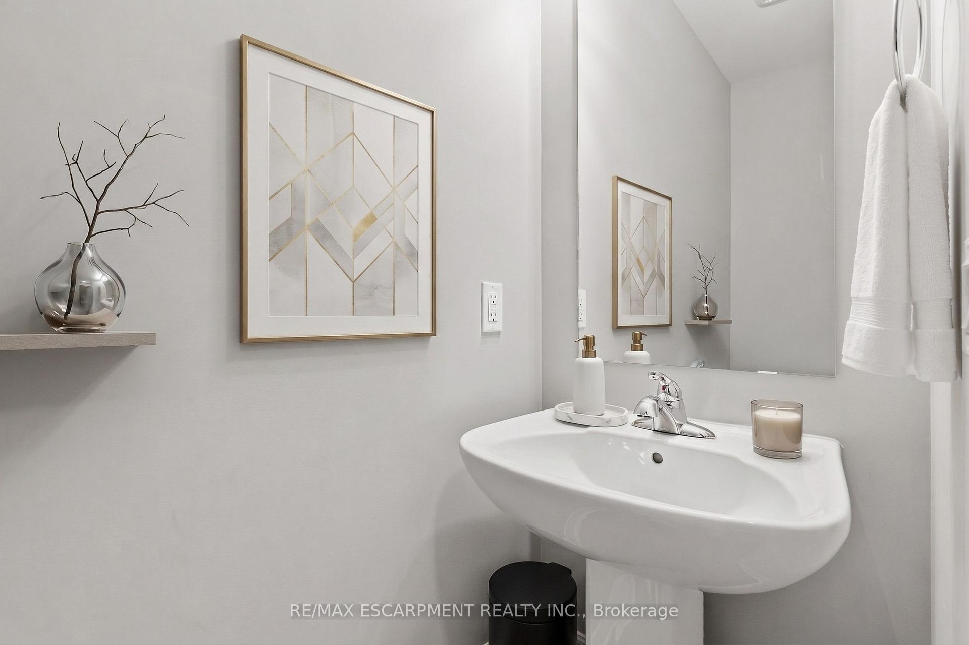 Photo 22 of 13 Aqua Lane, Hamilton, Rural Glanbrook — HOMEH