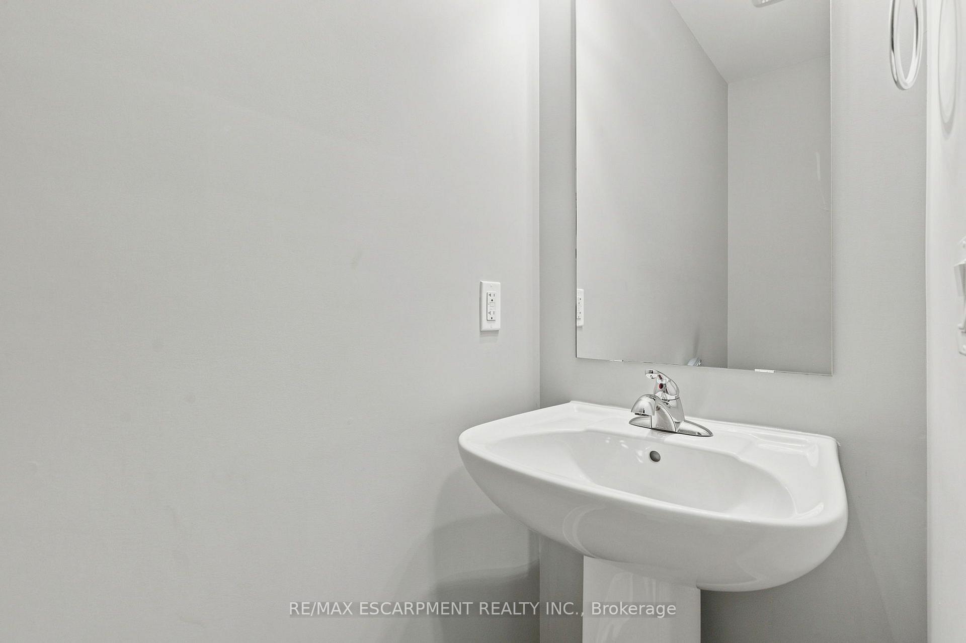 Photo 23 of 13 Aqua Lane, Hamilton, Rural Glanbrook — HOMEH