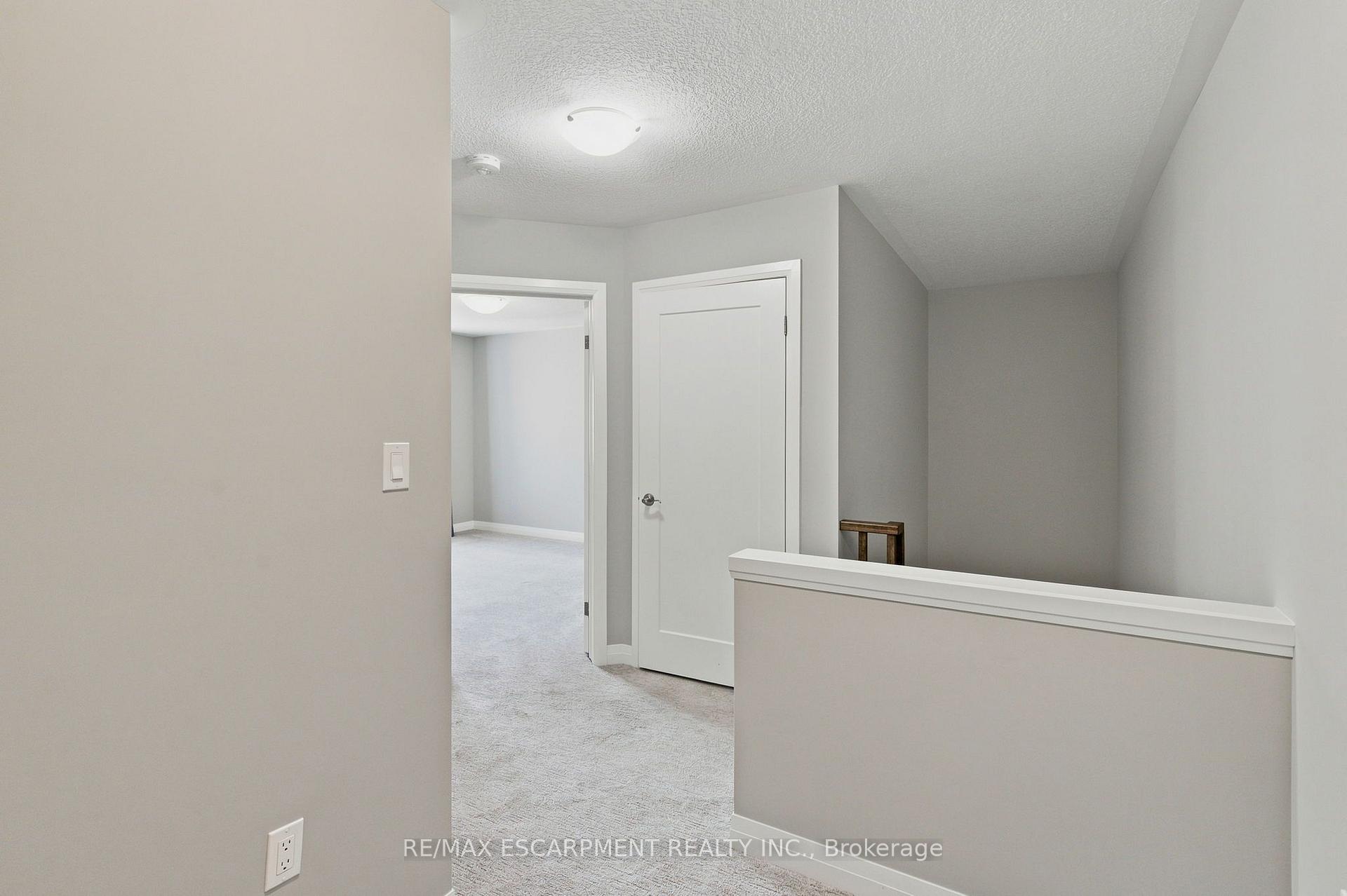 Photo 24 of 13 Aqua Lane, Hamilton, Rural Glanbrook — HOMEH