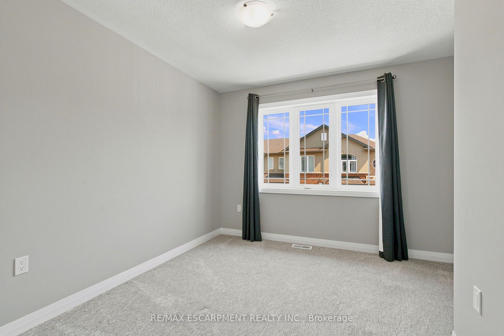 Photo 27 of 13 Aqua Lane, Hamilton, Rural Glanbrook — HOMEH