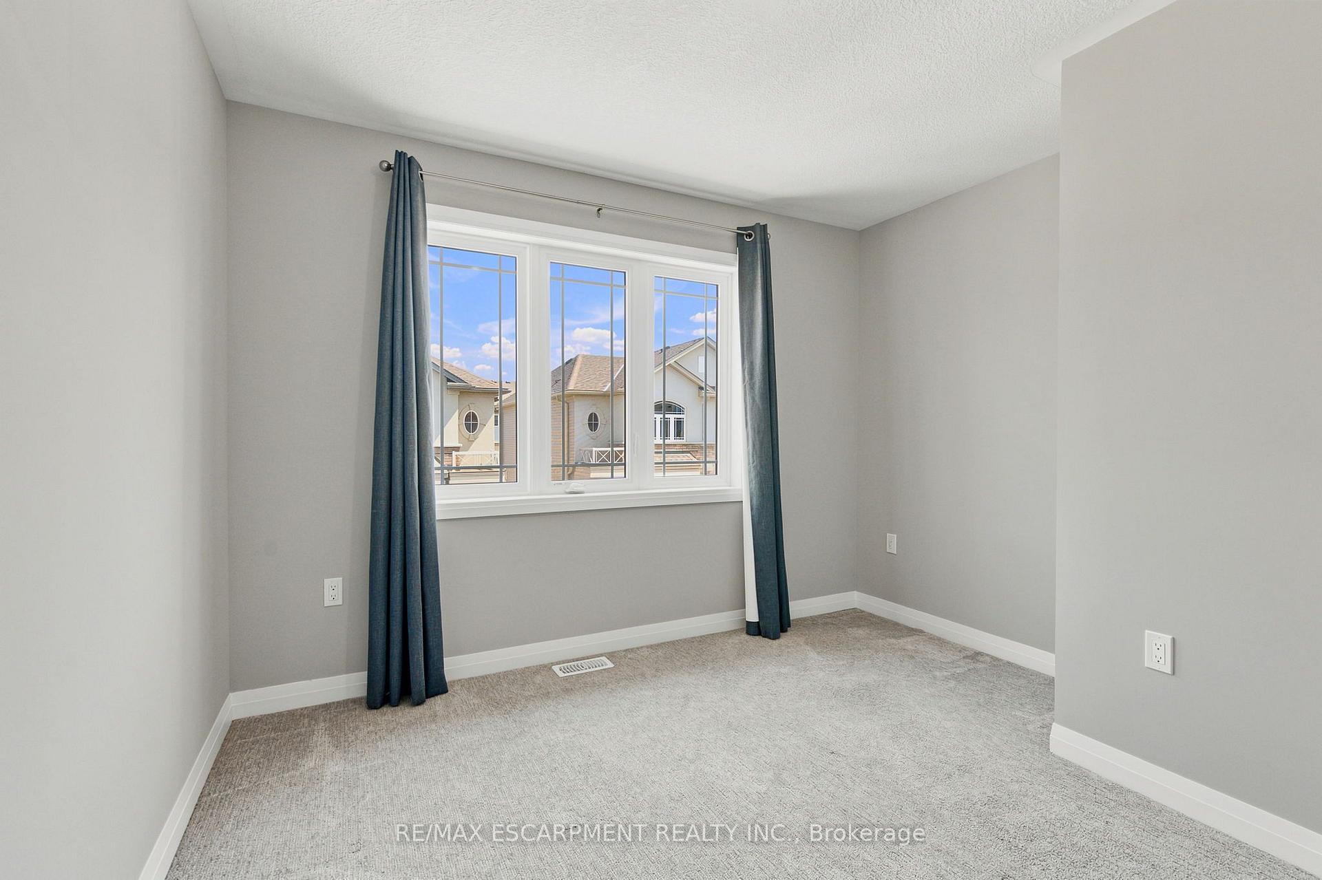 Photo 28 of 13 Aqua Lane, Hamilton, Rural Glanbrook — HOMEH