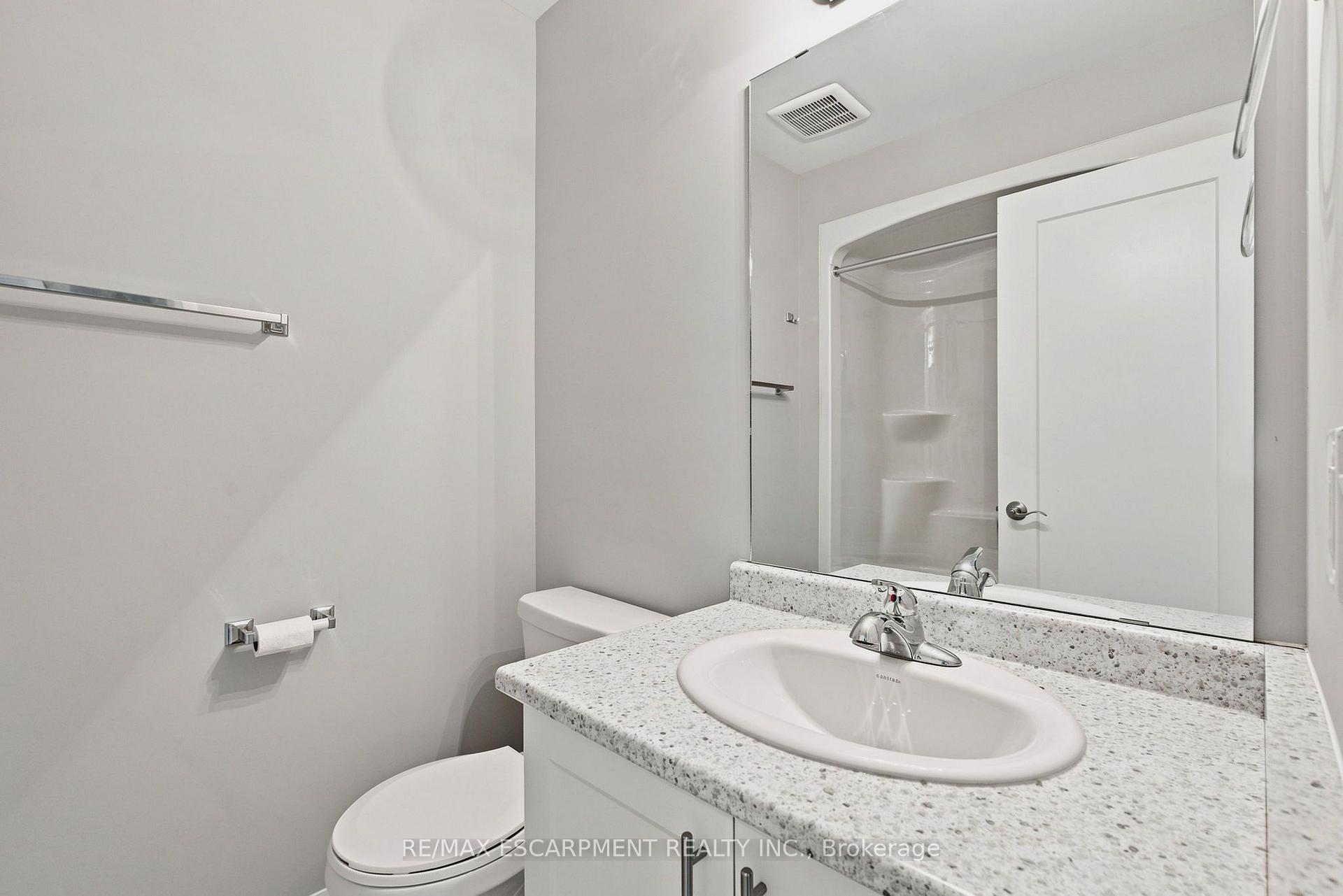 Photo 31 of 13 Aqua Lane, Hamilton, Rural Glanbrook — HOMEH