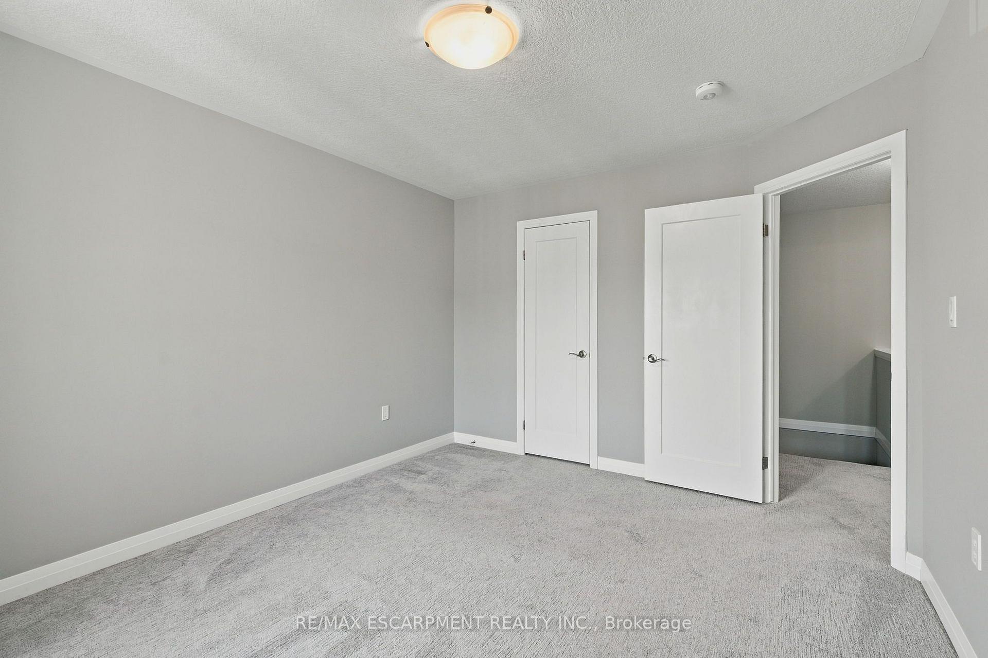 Photo 34 of 13 Aqua Lane, Hamilton, Rural Glanbrook — HOMEH