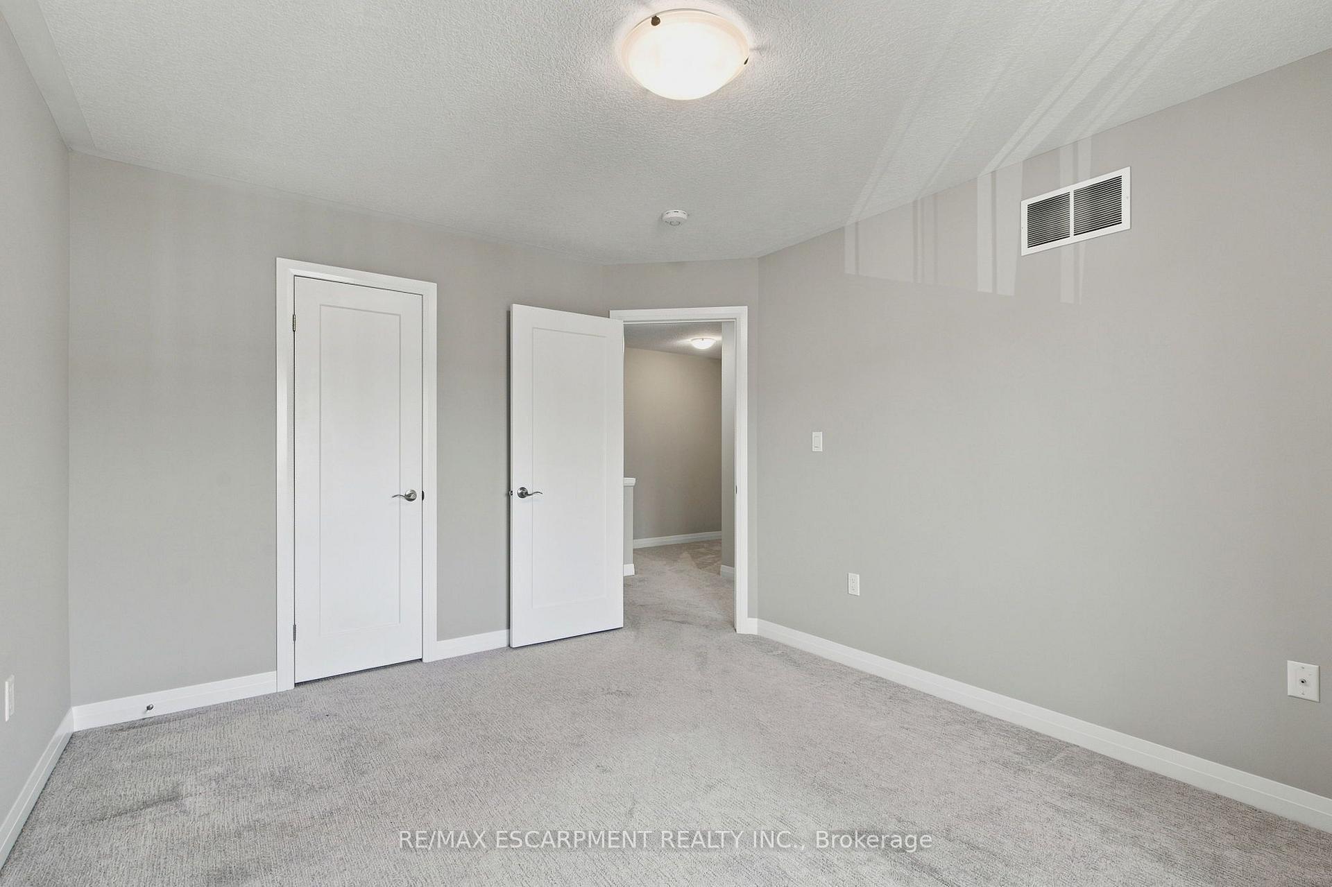 Photo 35 of 13 Aqua Lane, Hamilton, Rural Glanbrook — HOMEH