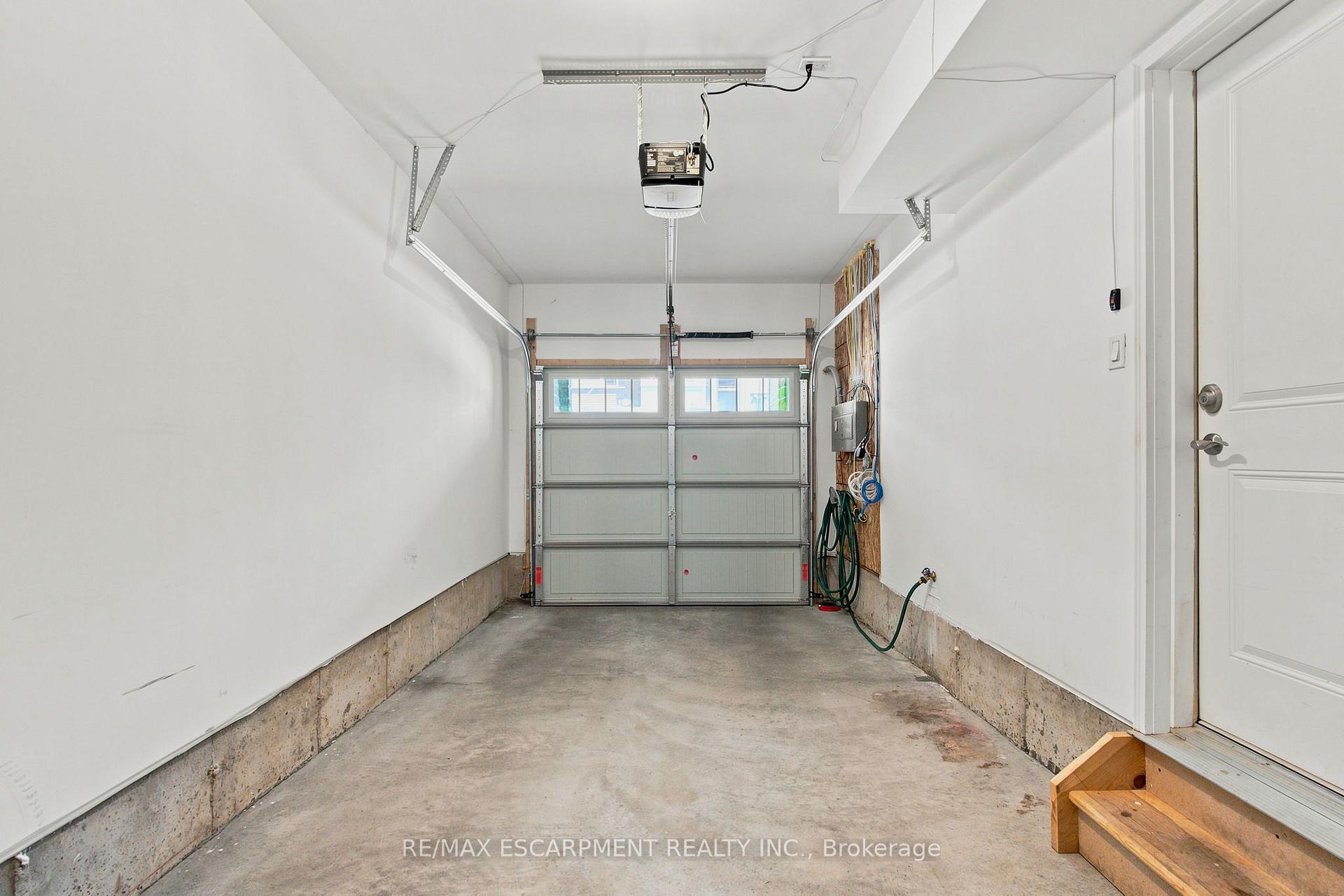 Photo 36 of 13 Aqua Lane, Hamilton, Rural Glanbrook — HOMEH