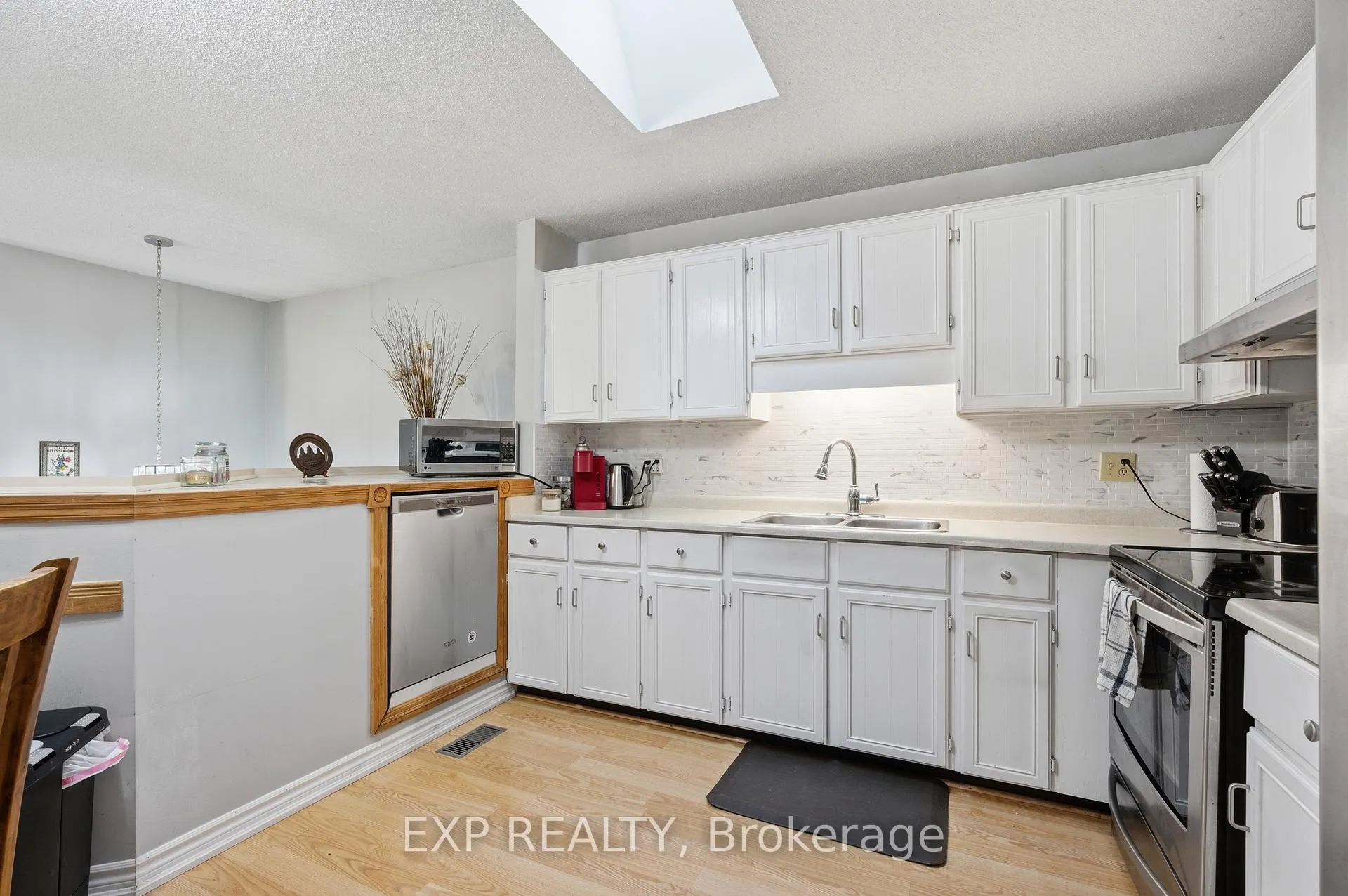 Photo 10 of 428 Dayna Crescent, Waterloo — HOMEH