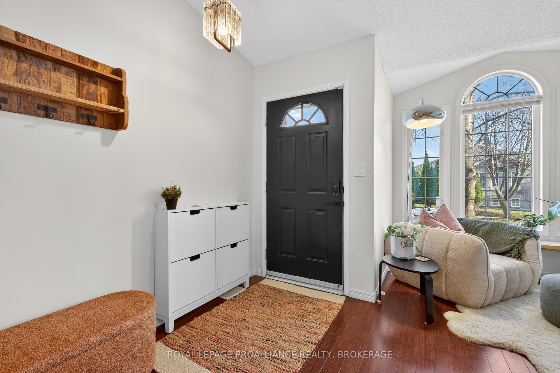 Photo 5 of 964 Rainbow Crescent, Kingston, Kingston East (Incl Barret Crt) — HOMEH