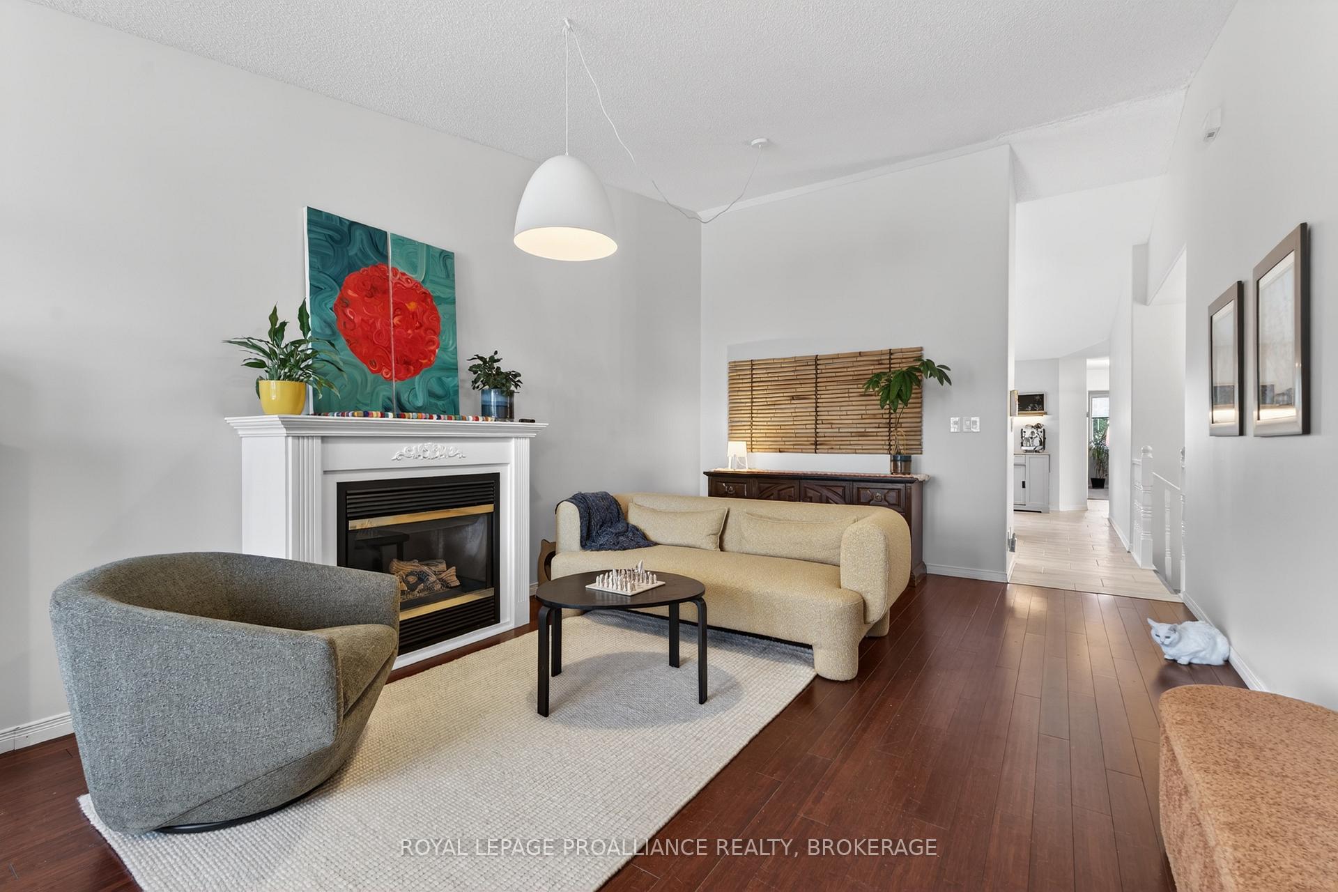 Photo 7 of 964 Rainbow Crescent, Kingston, Kingston East (Incl Barret Crt) — HOMEH