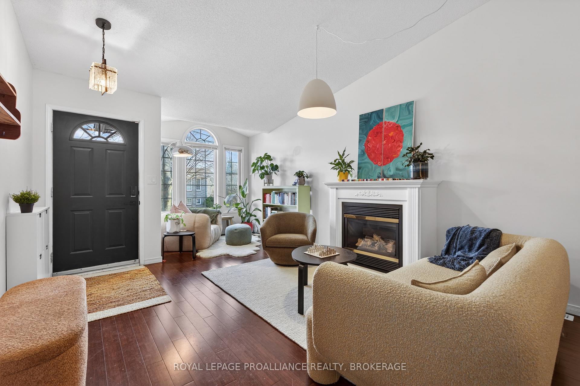 Photo 8 of 964 Rainbow Crescent, Kingston, Kingston East (Incl Barret Crt) — HOMEH