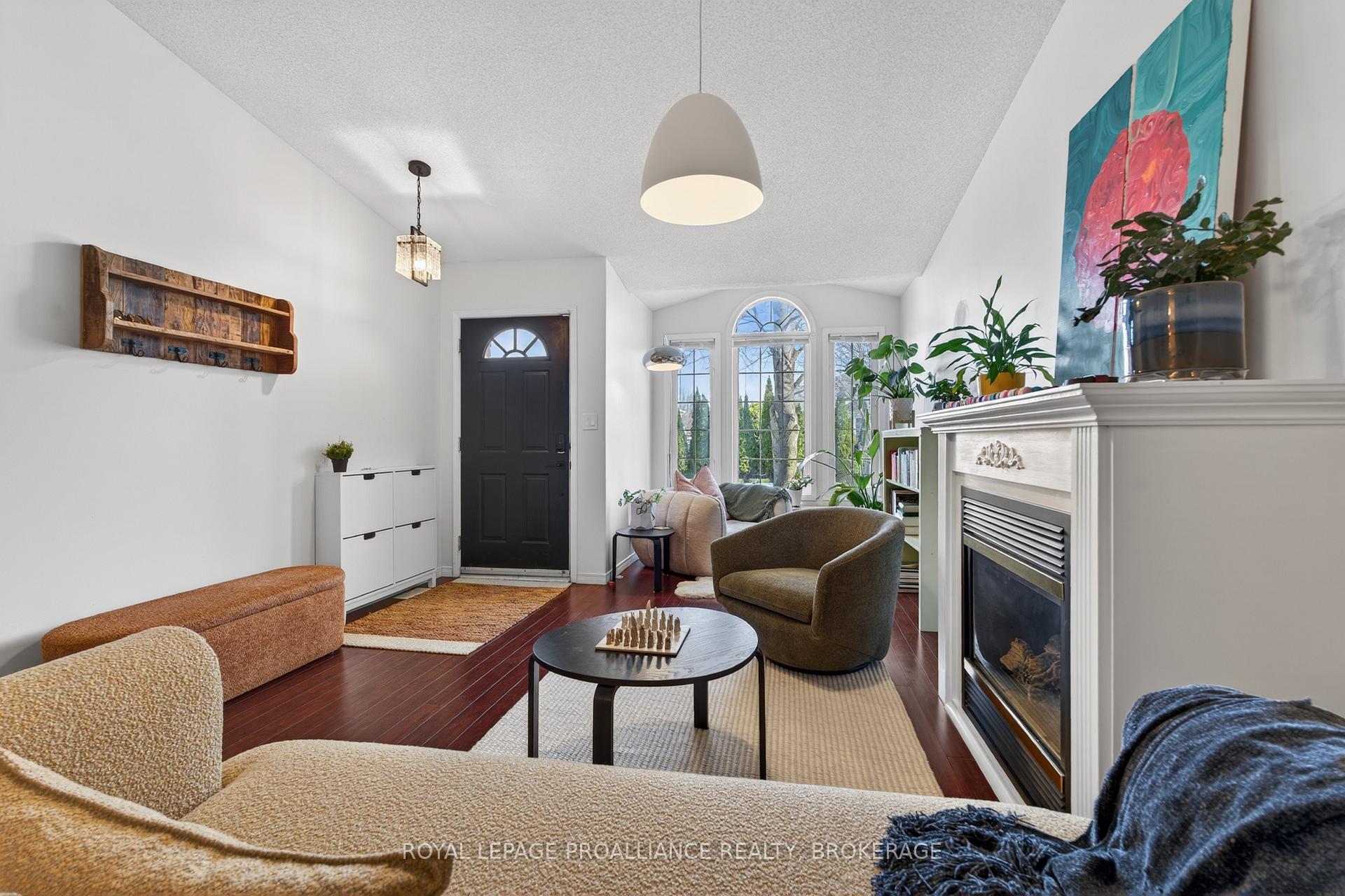 Photo 9 of 964 Rainbow Crescent, Kingston, Kingston East (Incl Barret Crt) — HOMEH