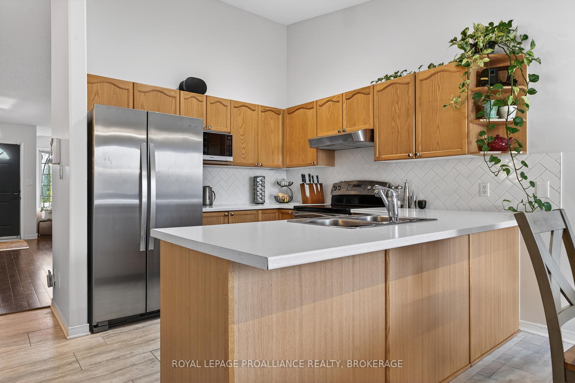 Photo 13 of 964 Rainbow Crescent, Kingston, Kingston East (Incl Barret Crt) — HOMEH