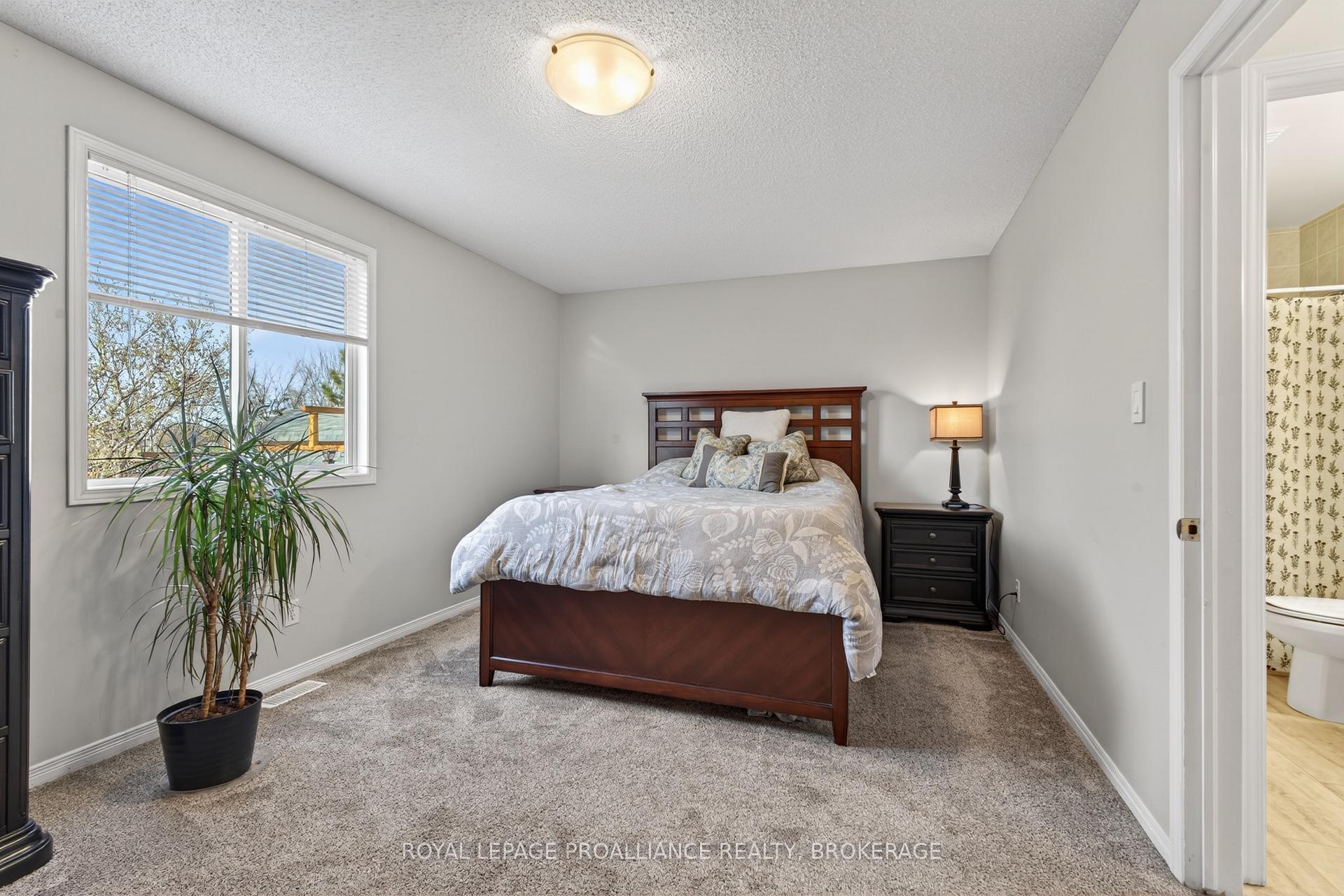 Photo 16 of 964 Rainbow Crescent, Kingston, Kingston East (Incl Barret Crt) — HOMEH