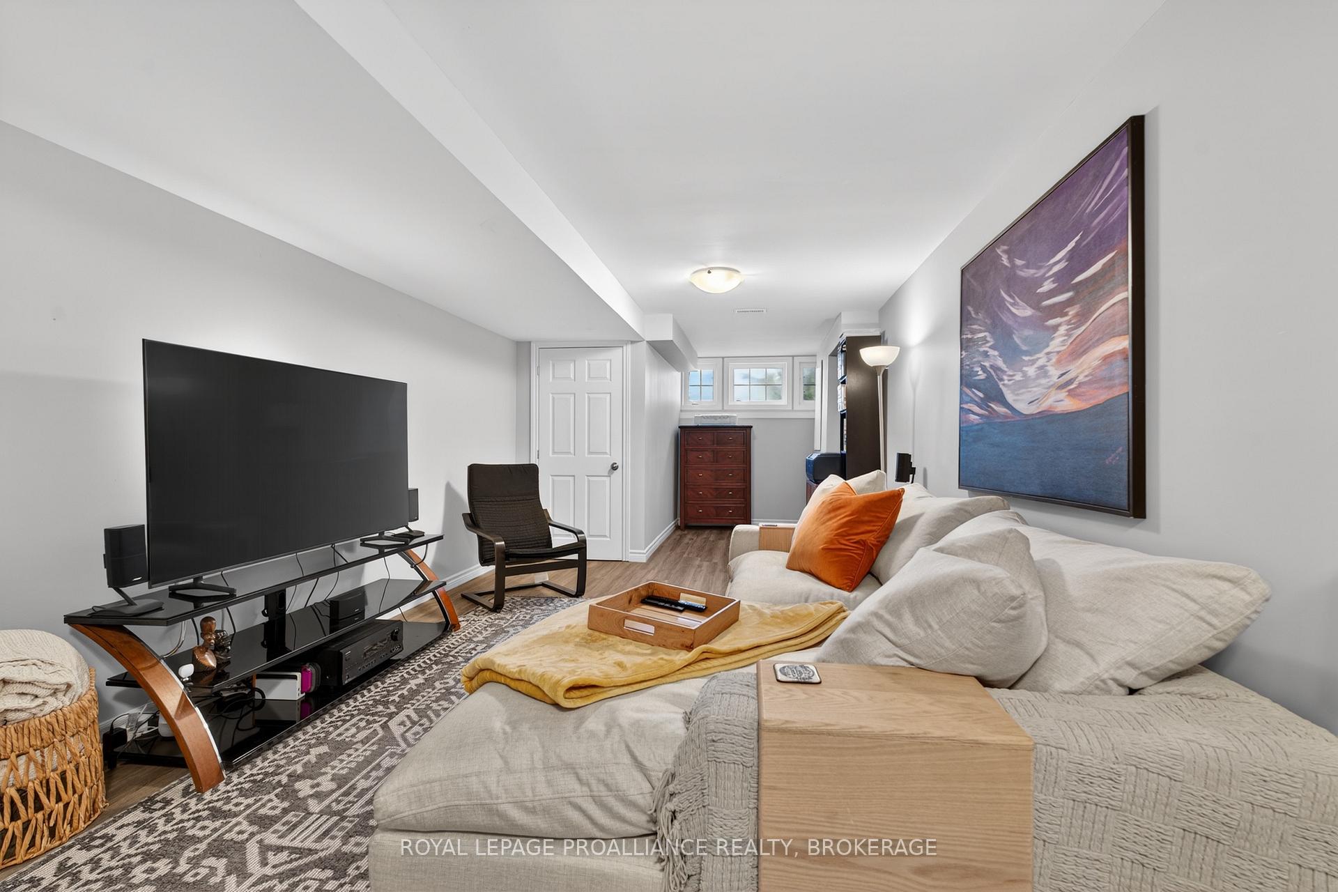Photo 21 of 964 Rainbow Crescent, Kingston, Kingston East (Incl Barret Crt) — HOMEH