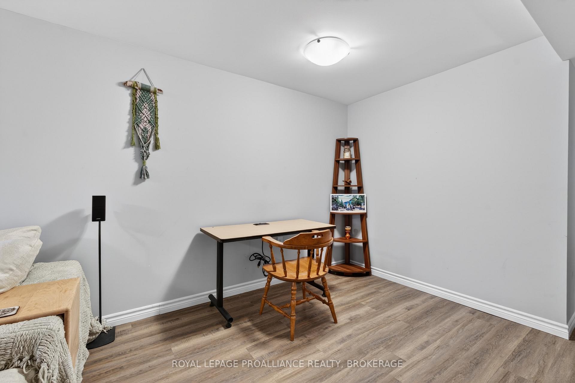 Photo 23 of 964 Rainbow Crescent, Kingston, Kingston East (Incl Barret Crt) — HOMEH