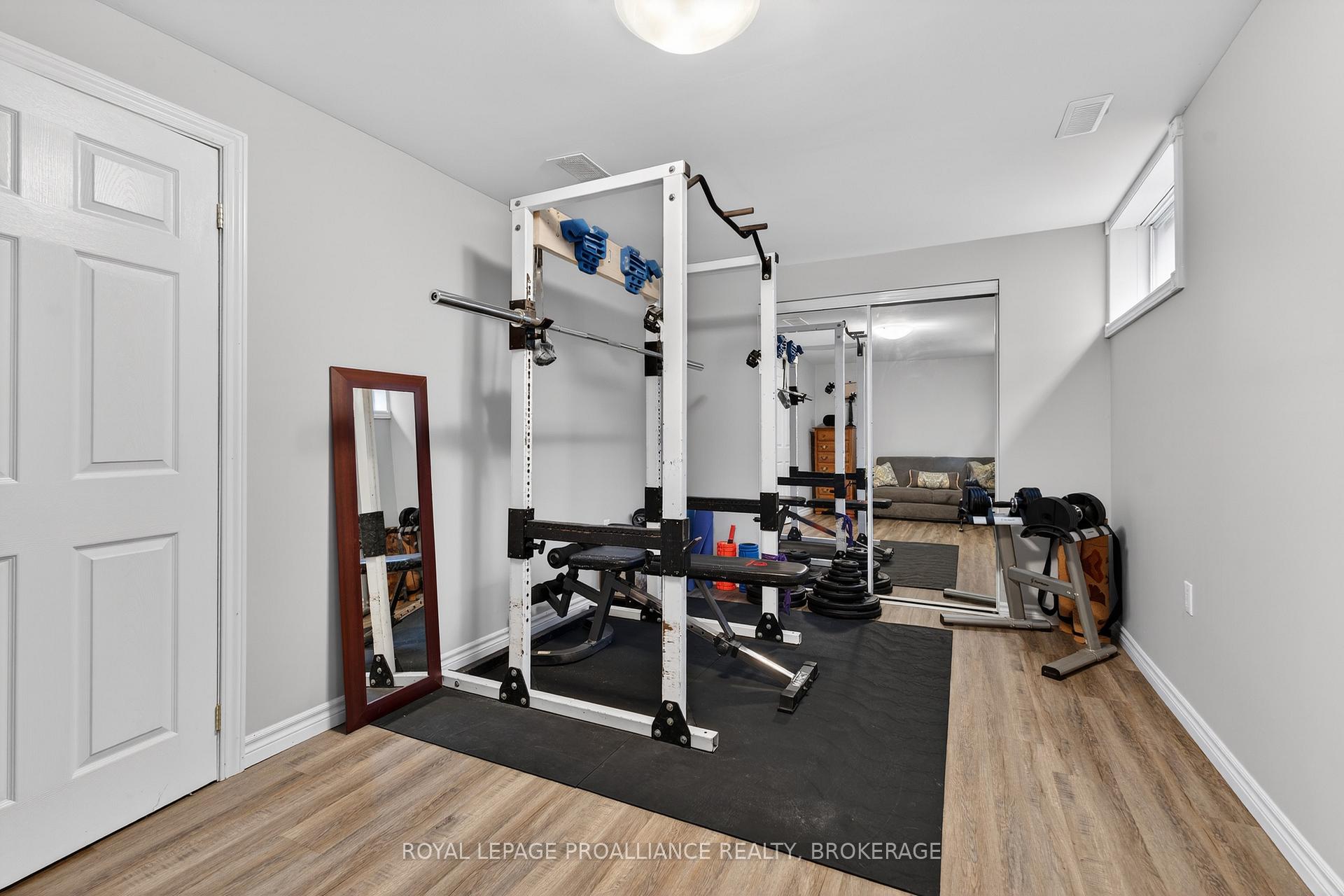 Photo 24 of 964 Rainbow Crescent, Kingston, Kingston East (Incl Barret Crt) — HOMEH