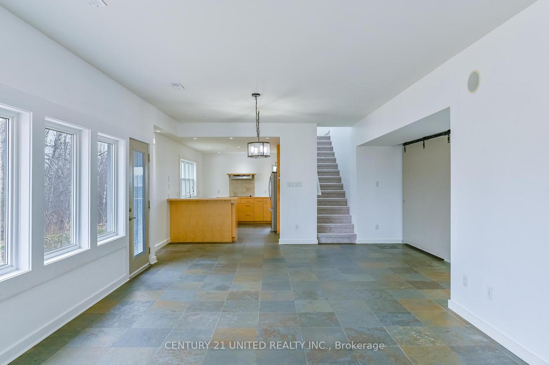 Photo 10 of 590 Maniece Avenue, Peterborough, Ashburnham Ward 4 — HOMEH