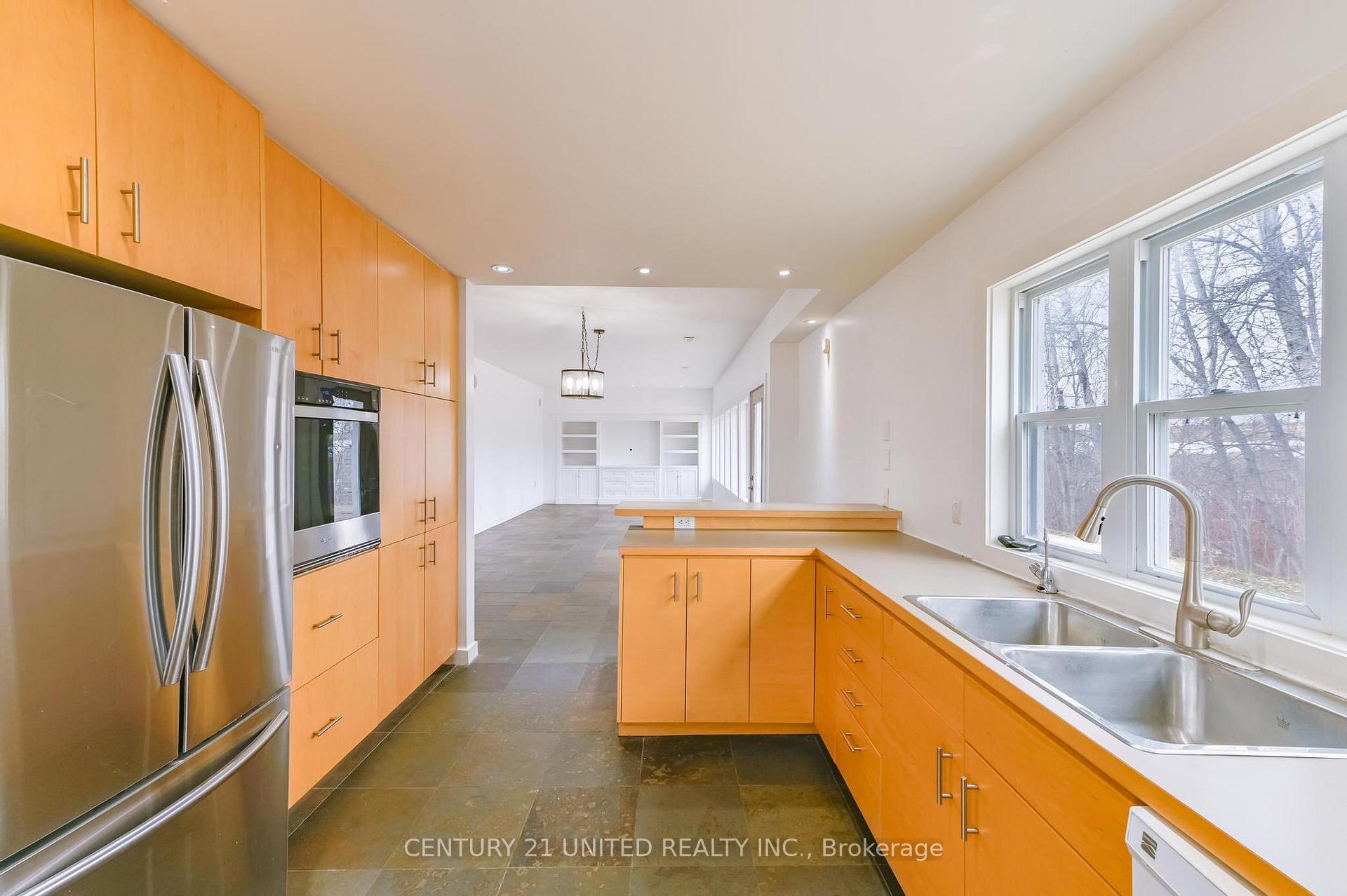 Photo 11 of 590 Maniece Avenue, Peterborough, Ashburnham Ward 4 — HOMEH