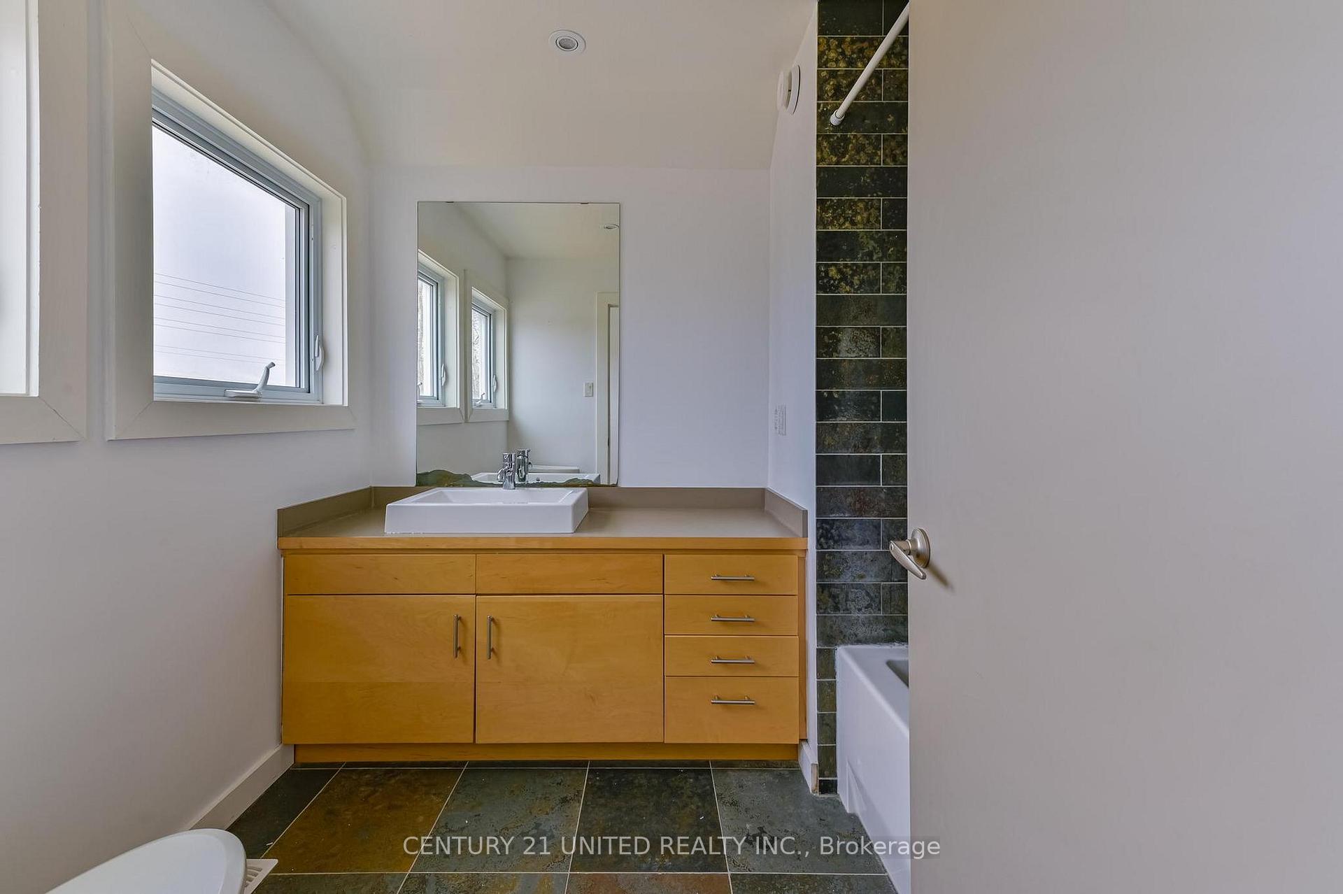 Photo 32 of 590 Maniece Avenue, Peterborough, Ashburnham Ward 4 — HOMEH