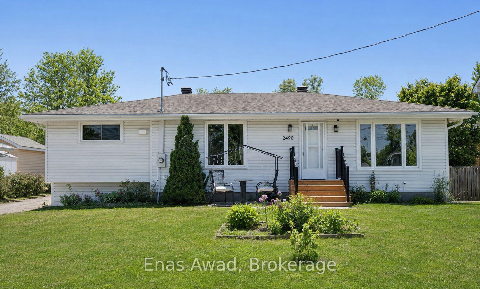 Front of Unit 1, 2490 Mer Bleue Road
