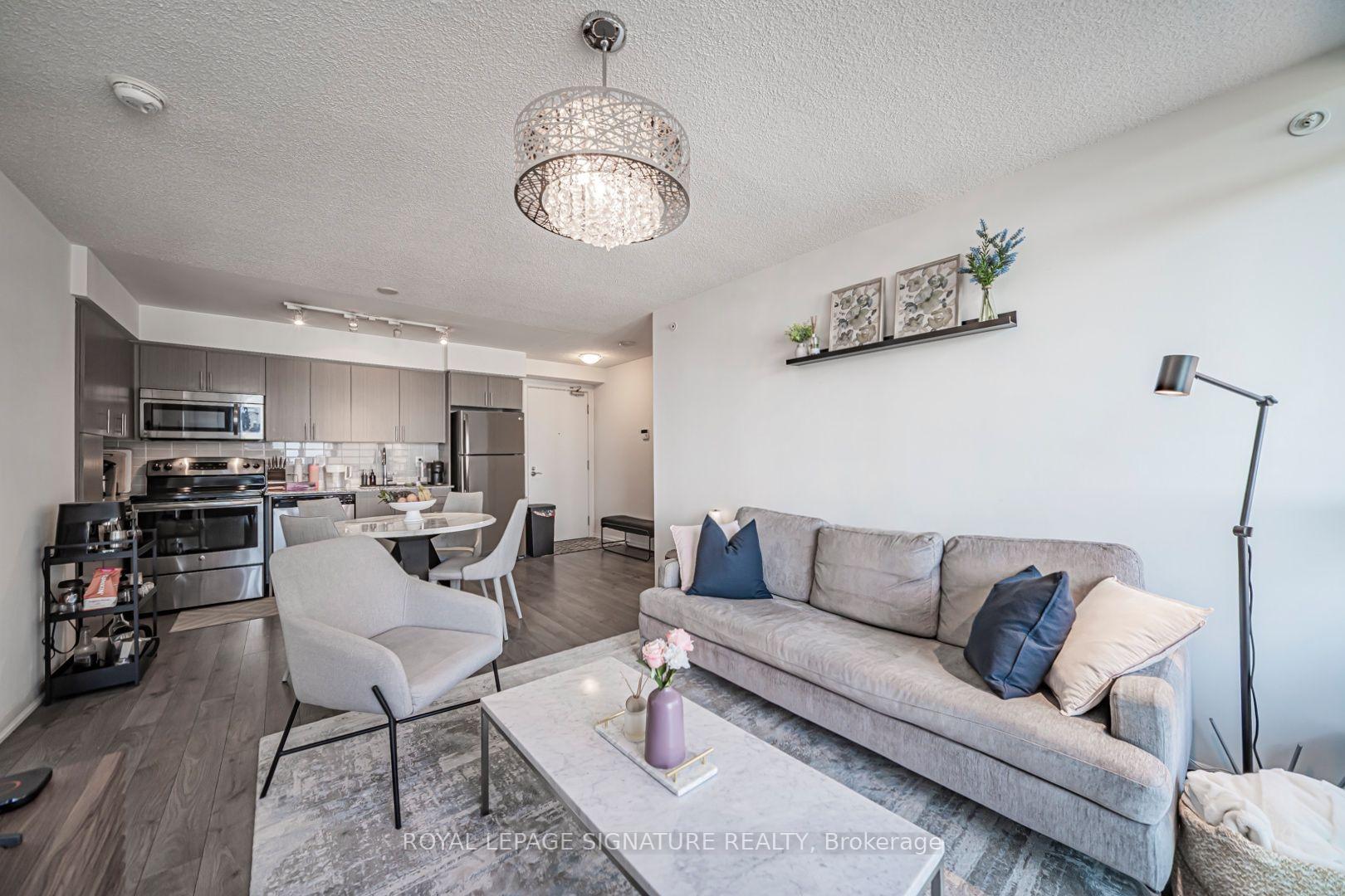 Photo of Unit 1017, 830 Lawrence Avenue W