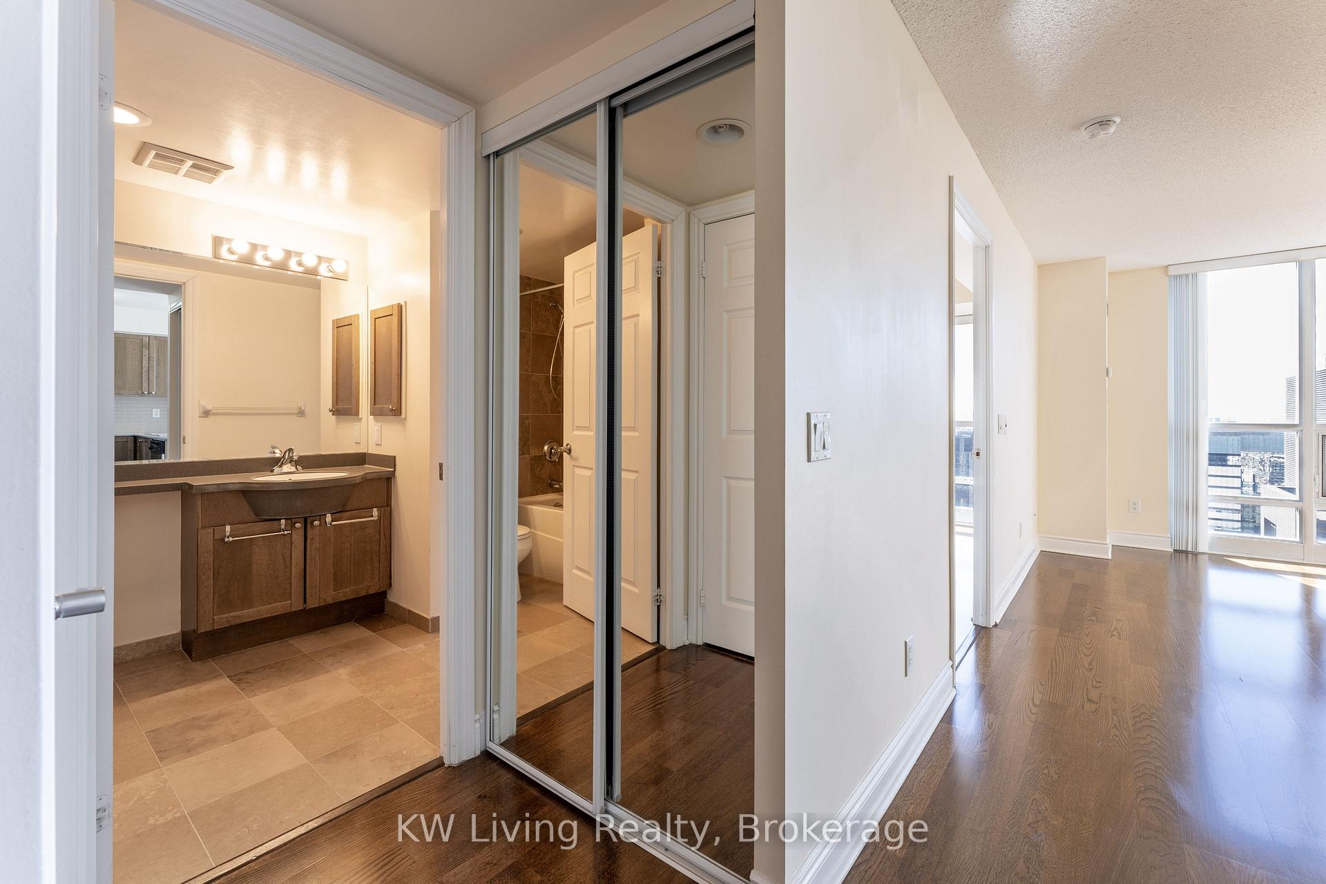 Photo 11 of Unit 4009, 763 Bay Street, Toronto, Bay Street Corridor — HOMEH