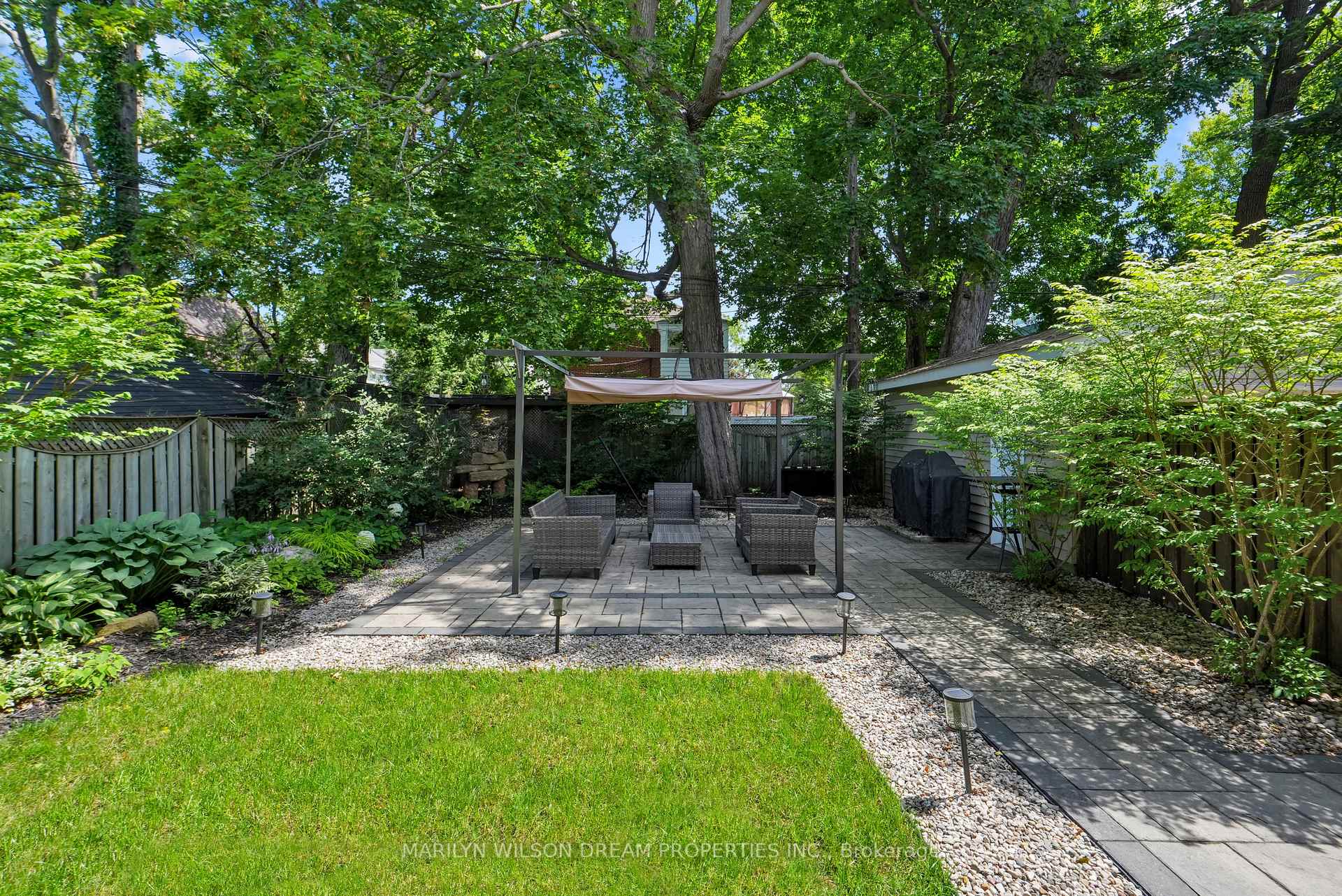 Photo 2 of 39 Lambton Avenue, Ottawa, Lindenlea — HOMEH