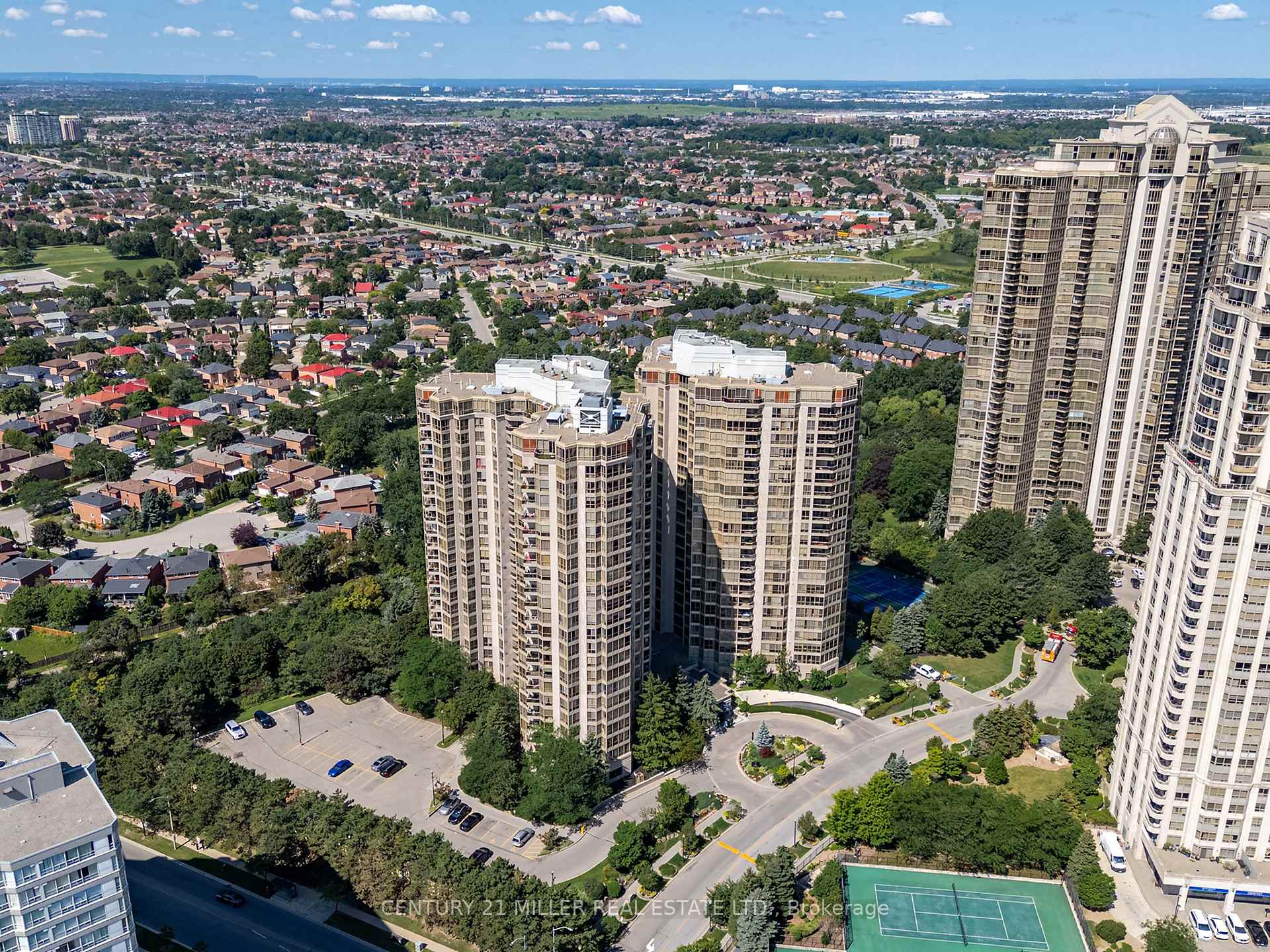 Front of Unit 909, 55 Kingsbridge Garden Circle