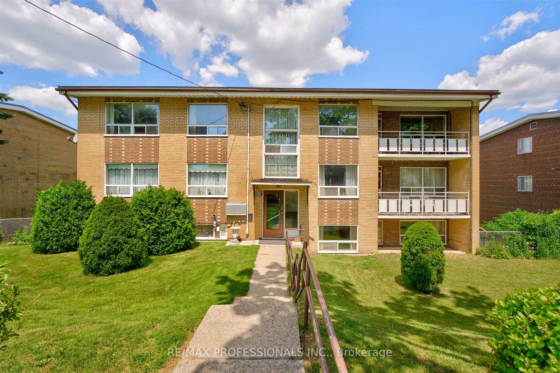 Photo 2 of 50 Waniska Avenue, Etobicoke, Stonegate-Queensway — HOMEH