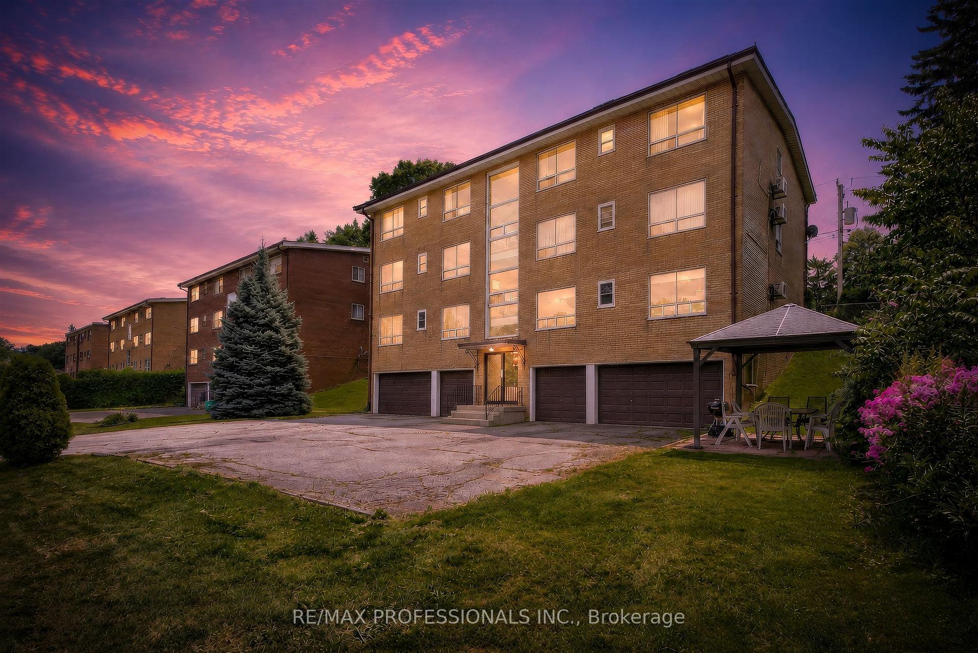 Photo 5 of 50 Waniska Avenue, Etobicoke, Stonegate-Queensway — HOMEH