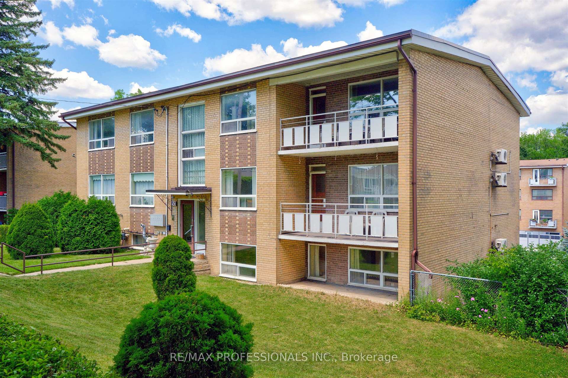 Photo 6 of 50 Waniska Avenue, Etobicoke, Stonegate-Queensway — HOMEH