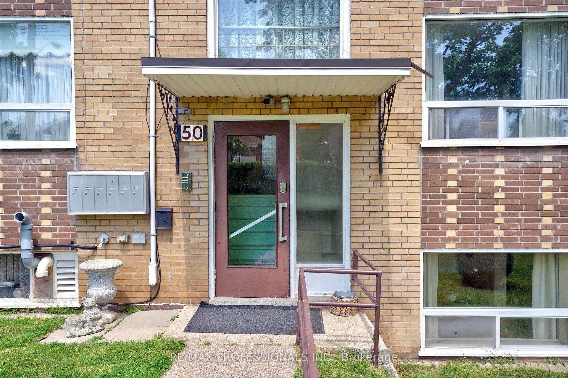 Photo 7 of 50 Waniska Avenue, Etobicoke, Stonegate-Queensway — HOMEH