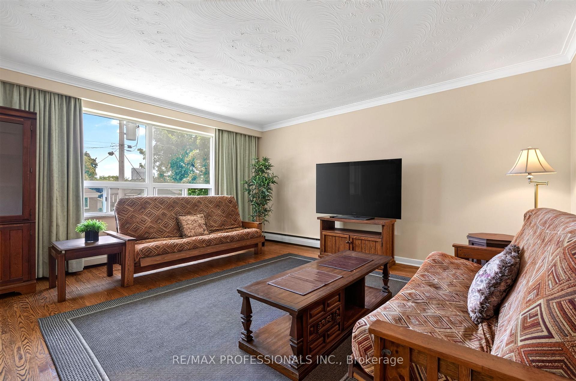 Photo 9 of 50 Waniska Avenue, Etobicoke, Stonegate-Queensway — HOMEH