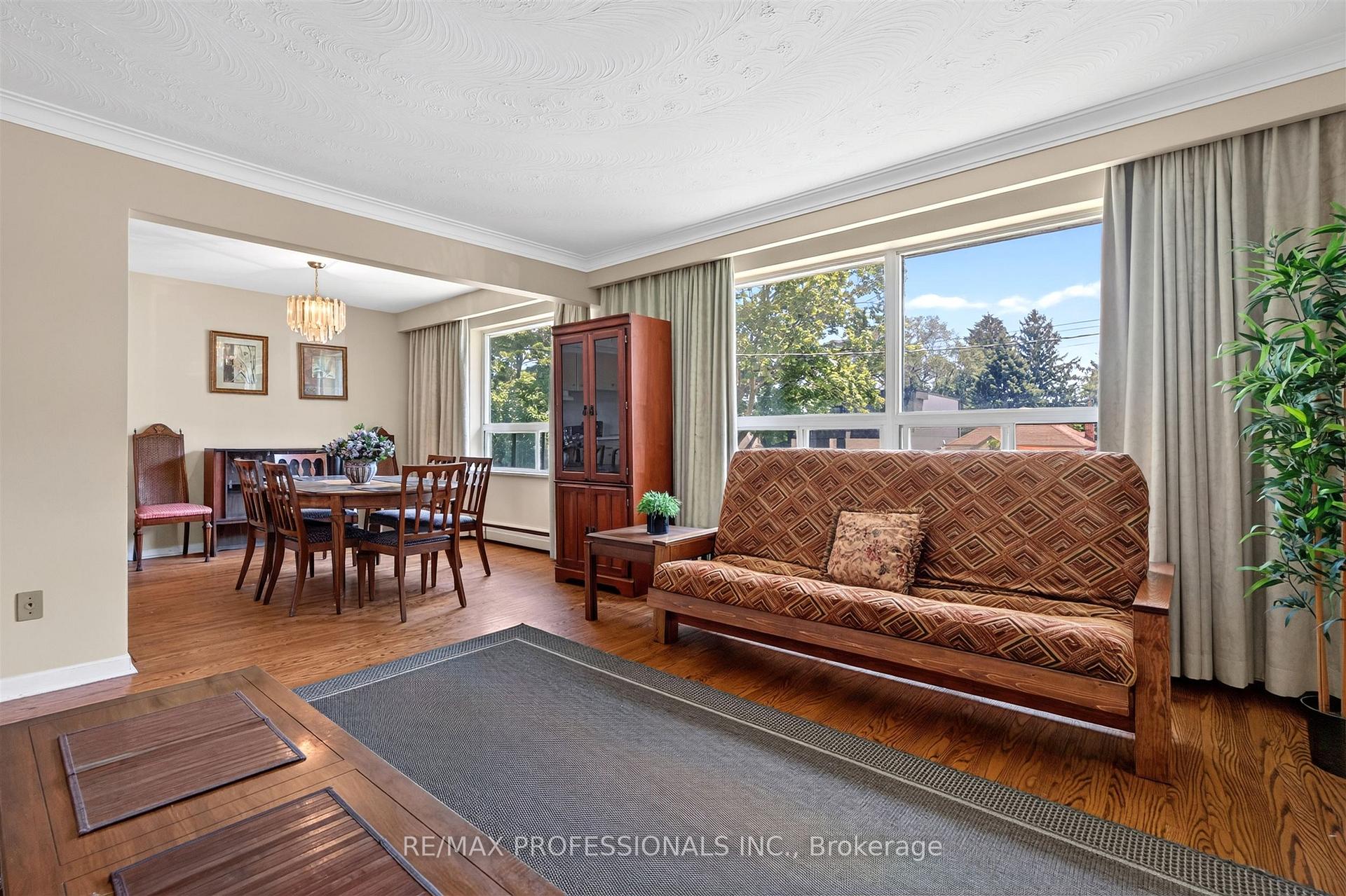 Photo 10 of 50 Waniska Avenue, Etobicoke, Stonegate-Queensway — HOMEH