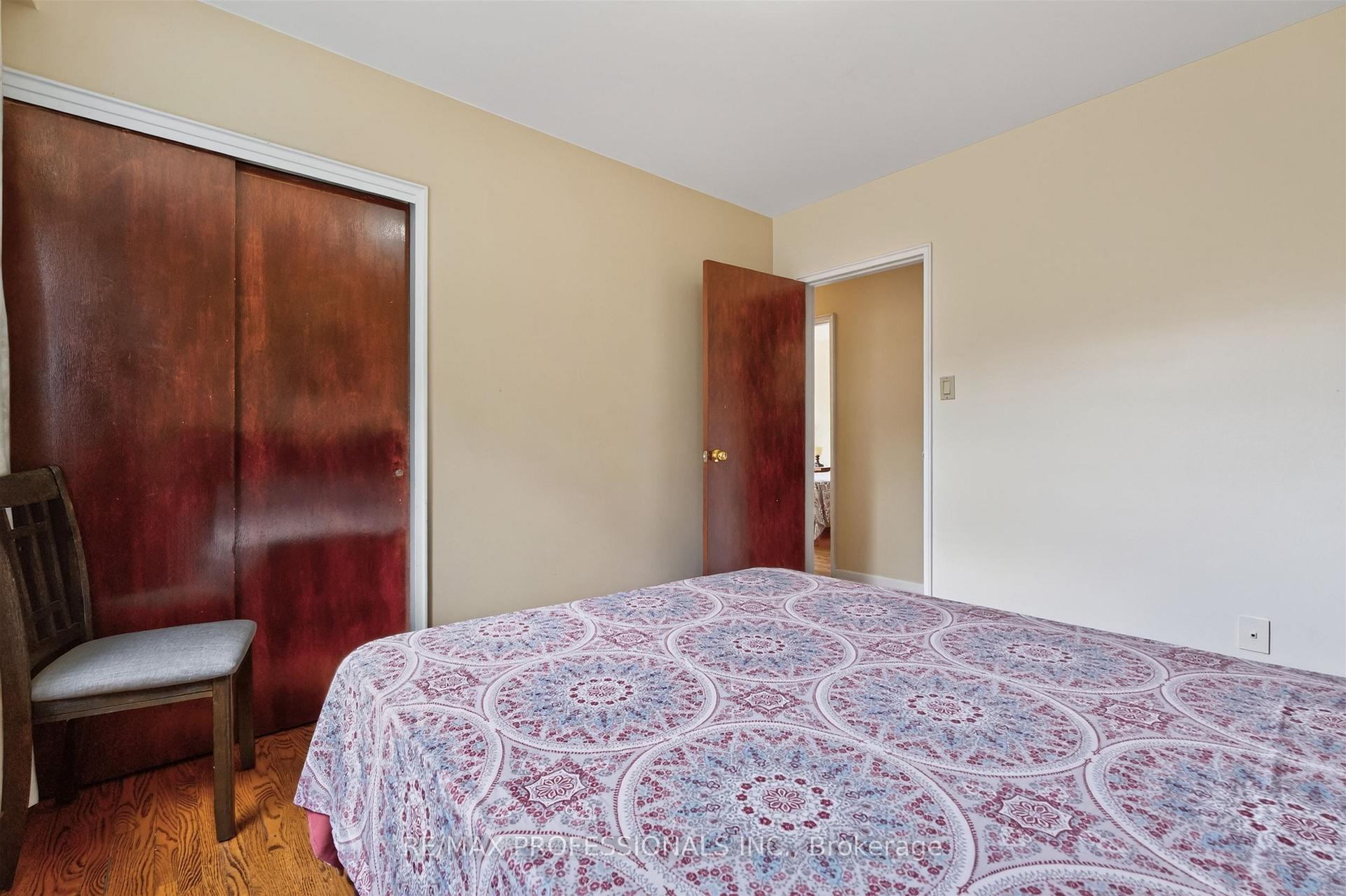 Photo 16 of 50 Waniska Avenue, Etobicoke, Stonegate-Queensway — HOMEH