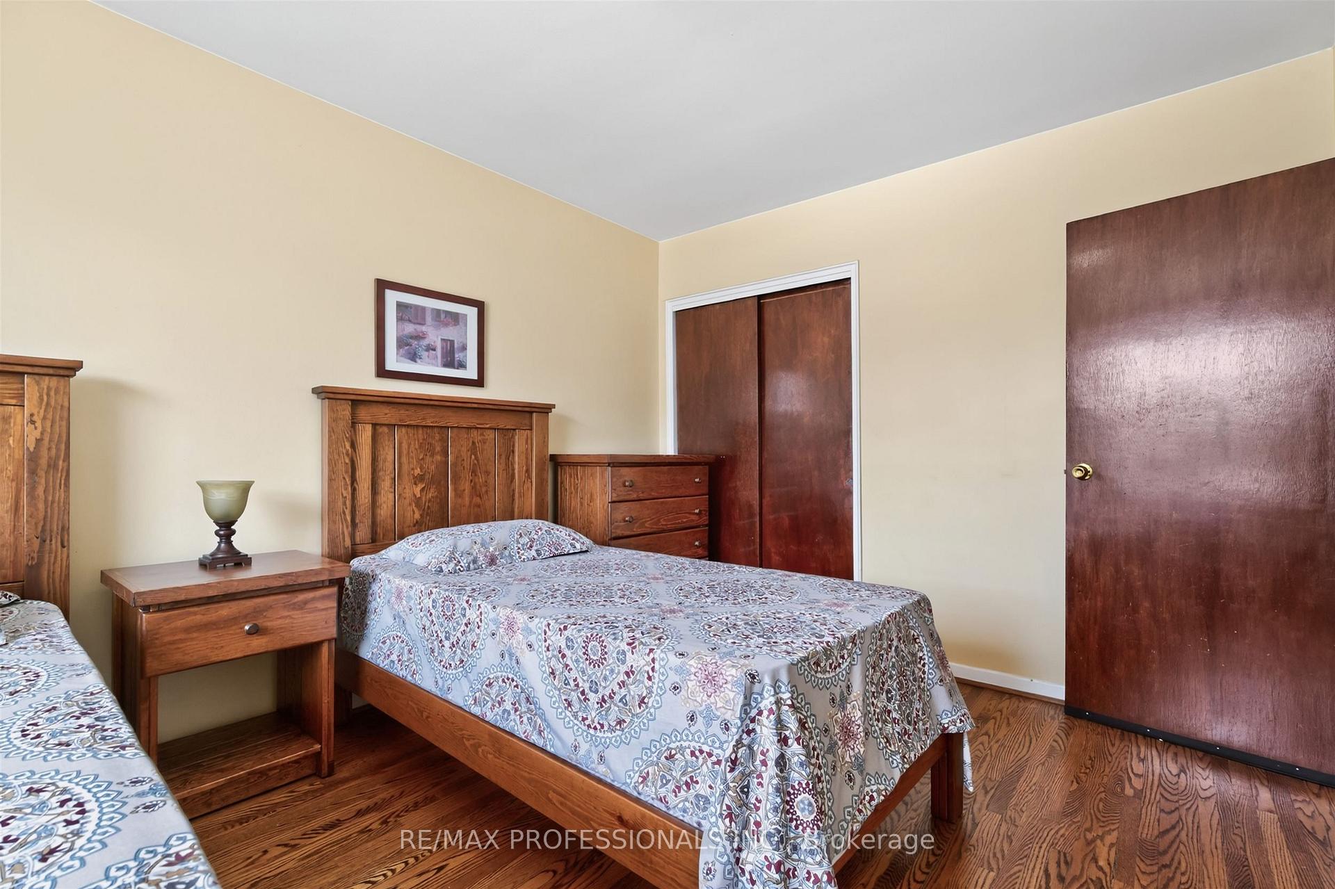 Photo 18 of 50 Waniska Avenue, Etobicoke, Stonegate-Queensway — HOMEH