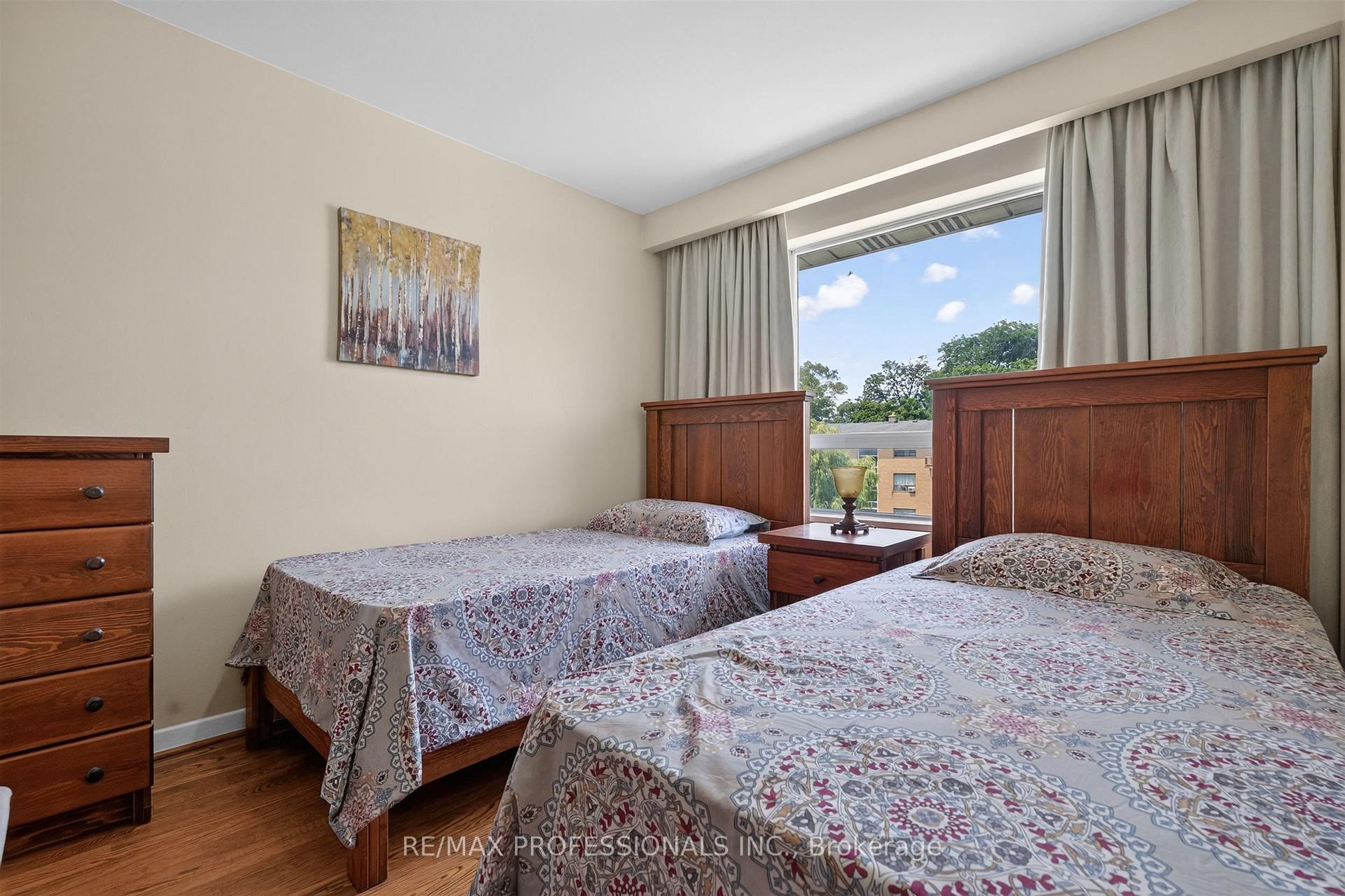 Photo 19 of 50 Waniska Avenue, Etobicoke, Stonegate-Queensway — HOMEH