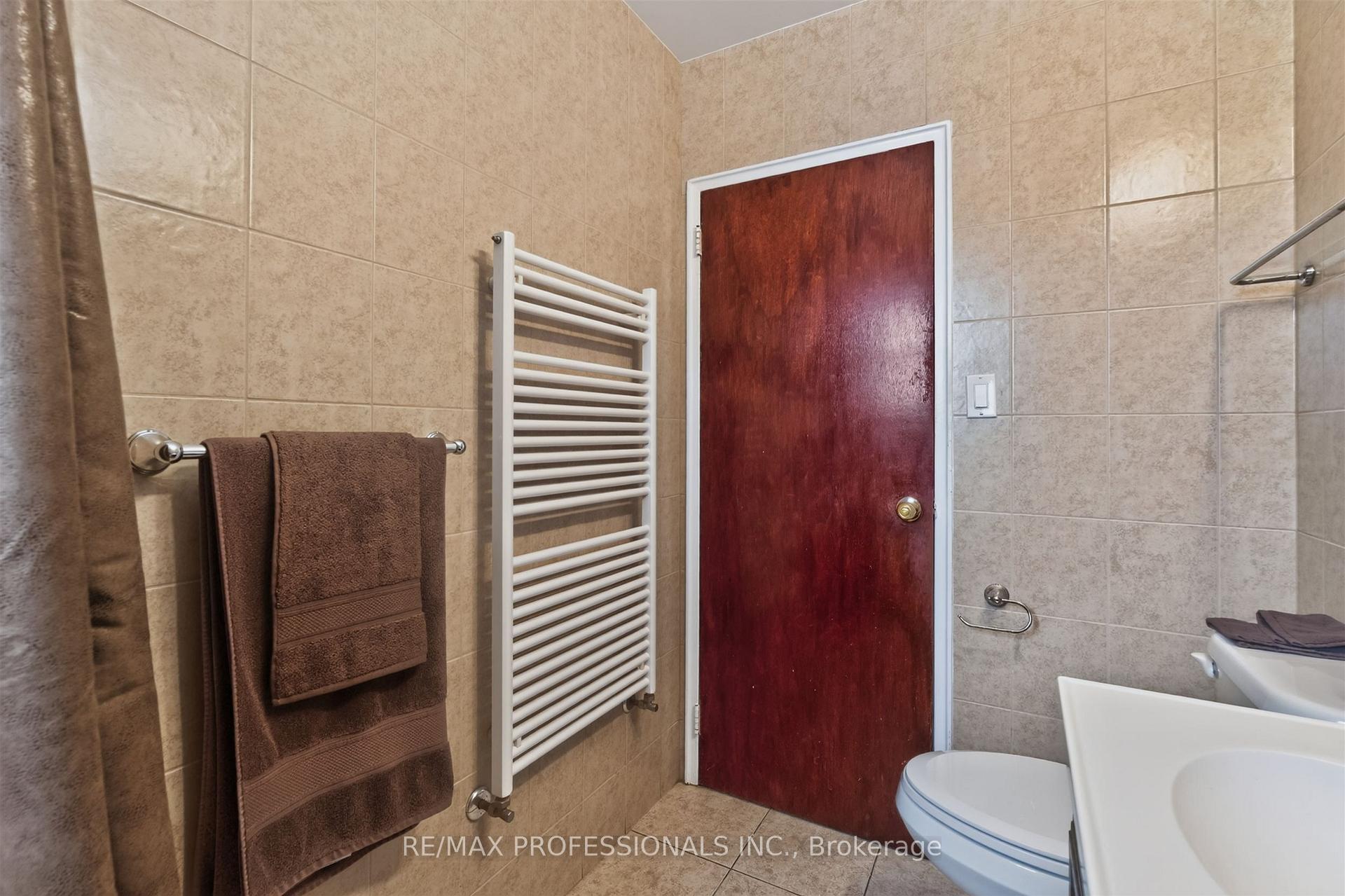 Photo 22 of 50 Waniska Avenue, Etobicoke, Stonegate-Queensway — HOMEH