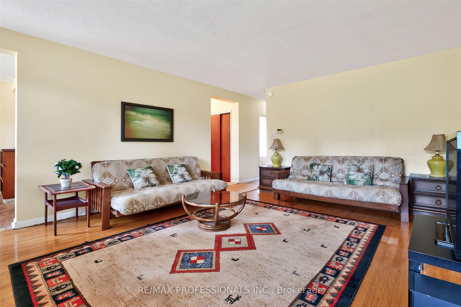 Photo 27 of 50 Waniska Avenue, Etobicoke, Stonegate-Queensway — HOMEH
