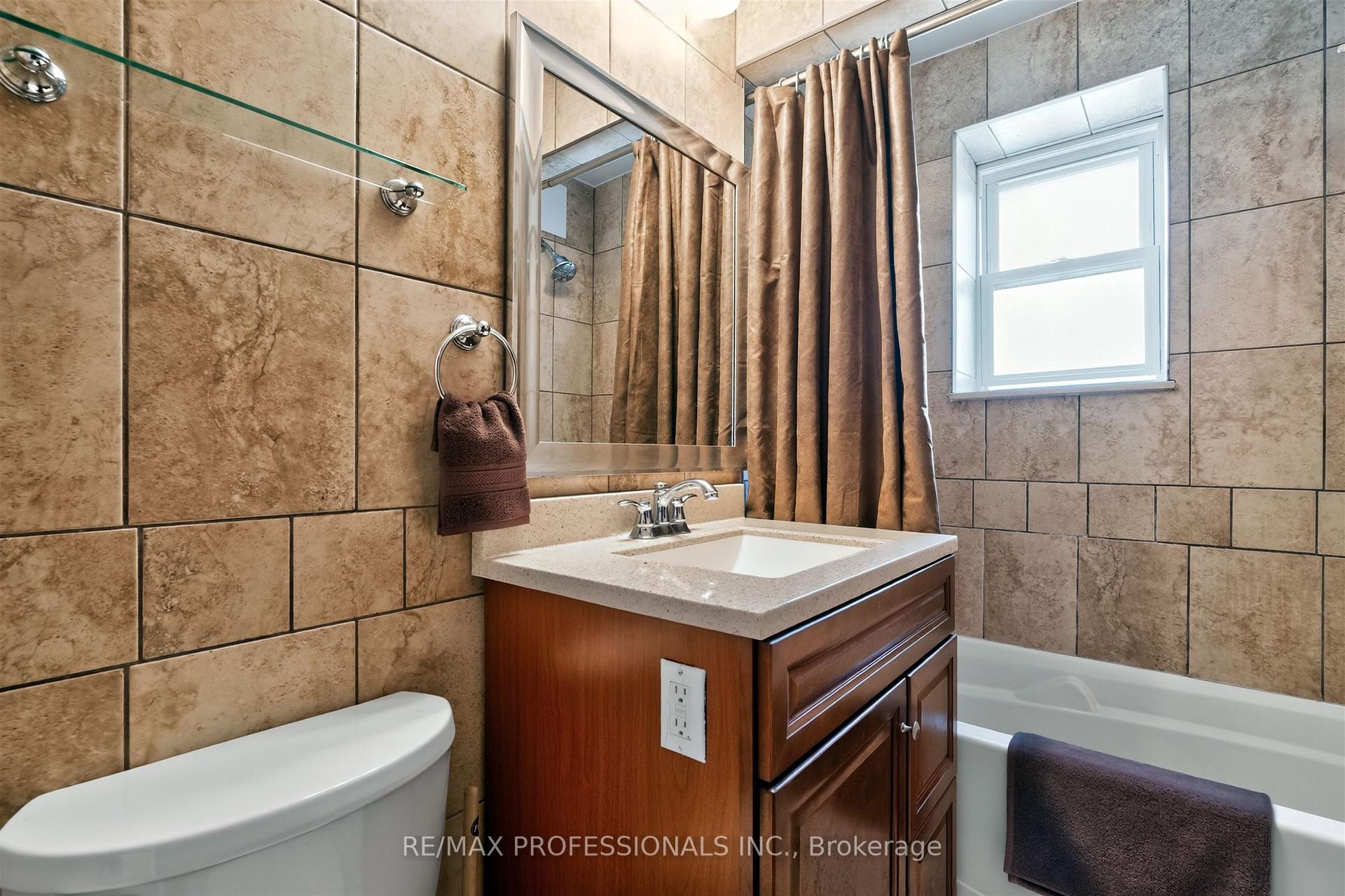 Photo 35 of 50 Waniska Avenue, Etobicoke, Stonegate-Queensway — HOMEH