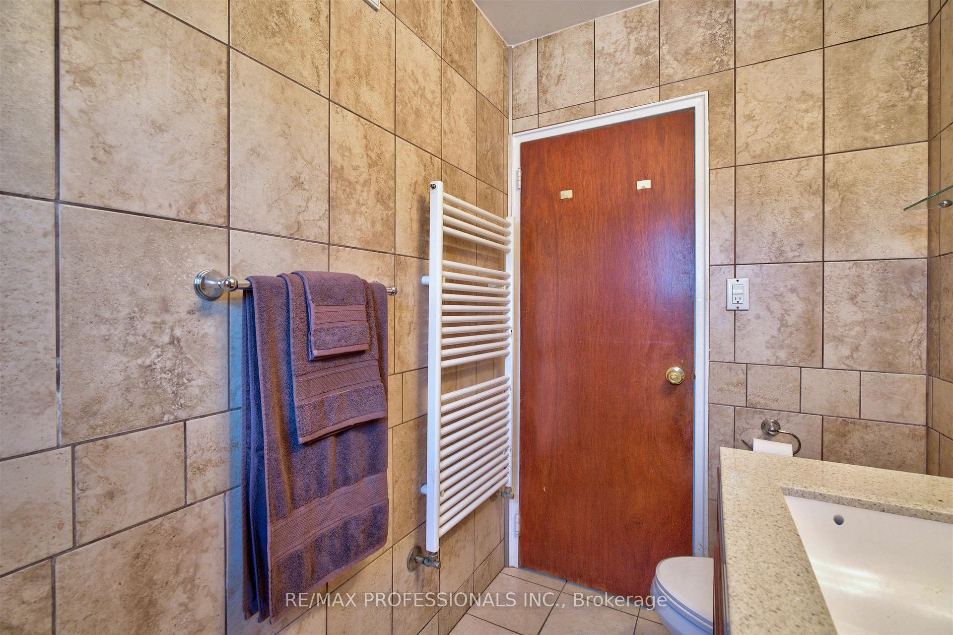 Photo 36 of 50 Waniska Avenue, Etobicoke, Stonegate-Queensway — HOMEH